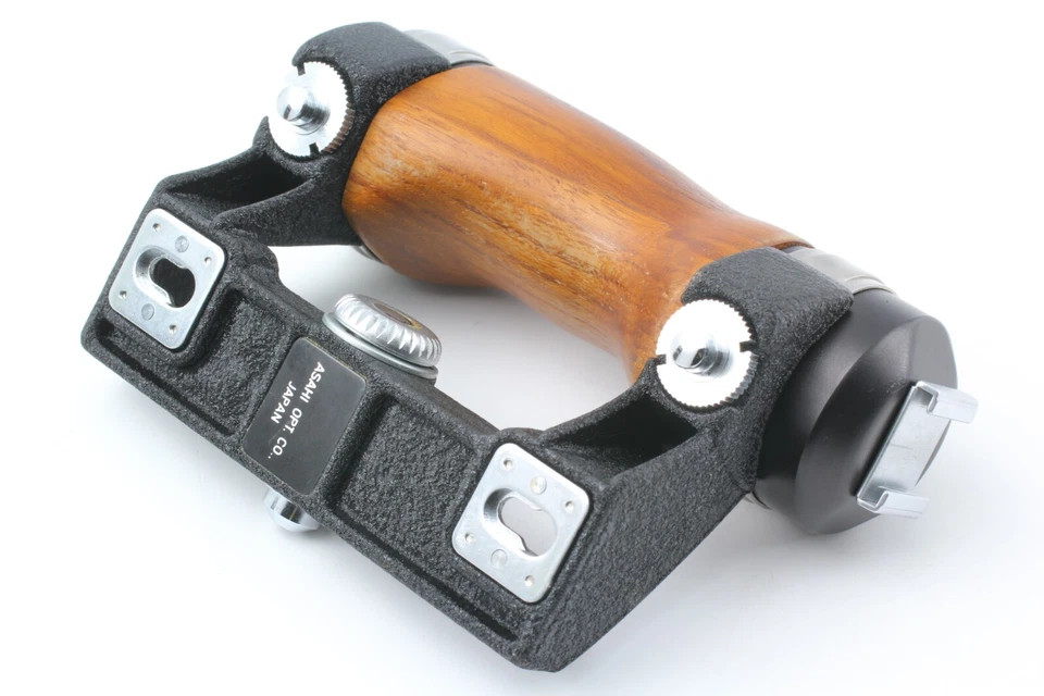[Near Mint] Asahi Pentax Wood Hot Shoe Left Hand Grip for 6x7 67 67II Japan