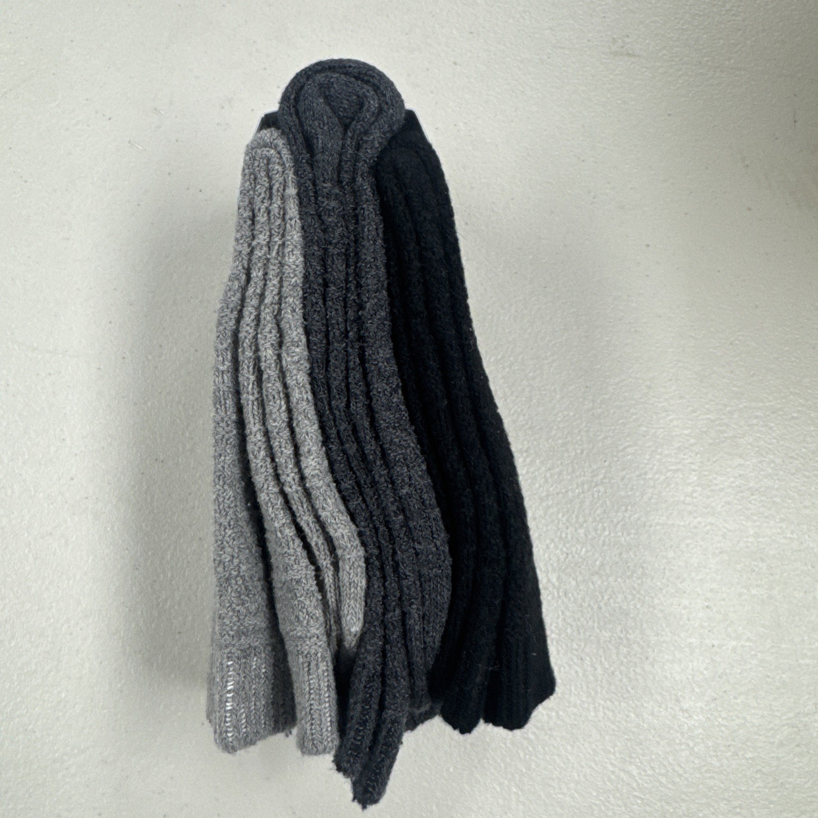 Universal Thread Goods Co Crew Socks 3 Pack Cotton Blend Size 4-10 Black/Gray