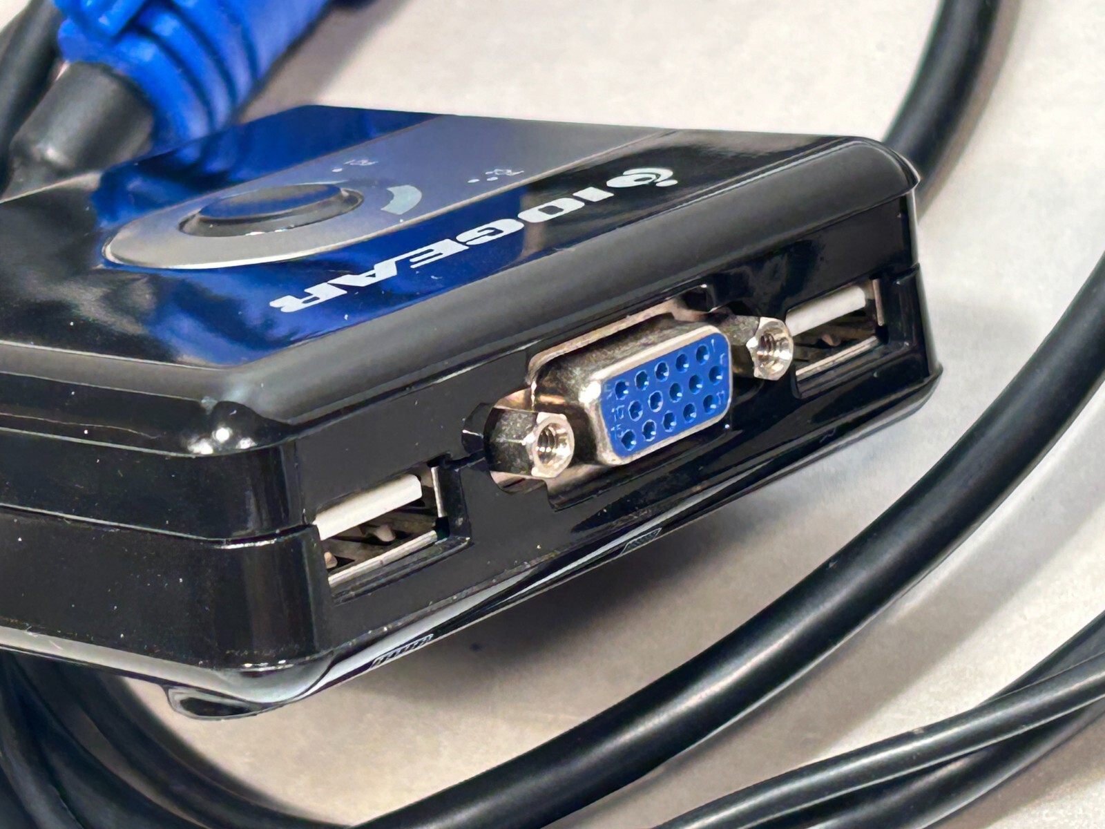 IOGEAR (GCS42UW6) 2-Ports External KVM switch USB New