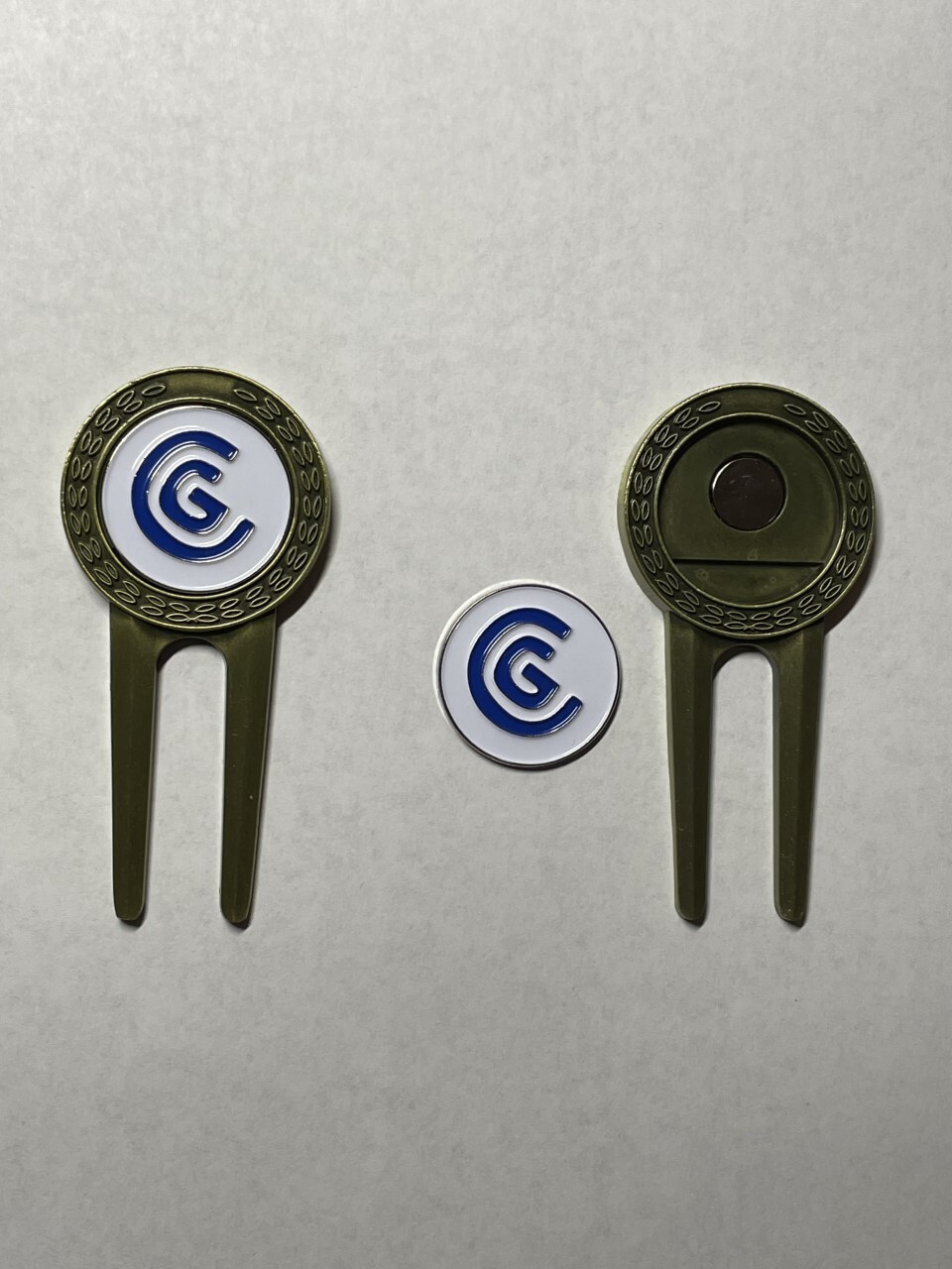 (1) Rare Cleveland Golf  Divot Tool & 1" Flat Coin Style Golf Marker - A Beauty!