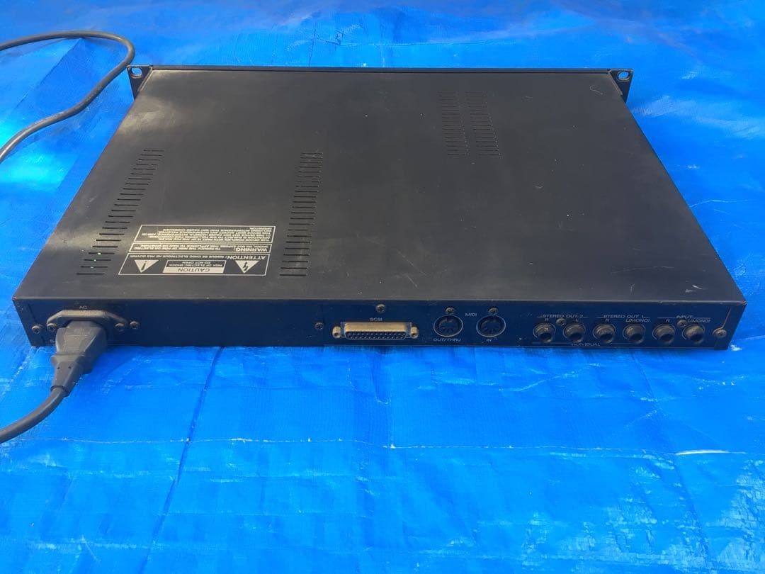 Sampler Roland S-760 Digital Sampler Rack Mount Professional Audio