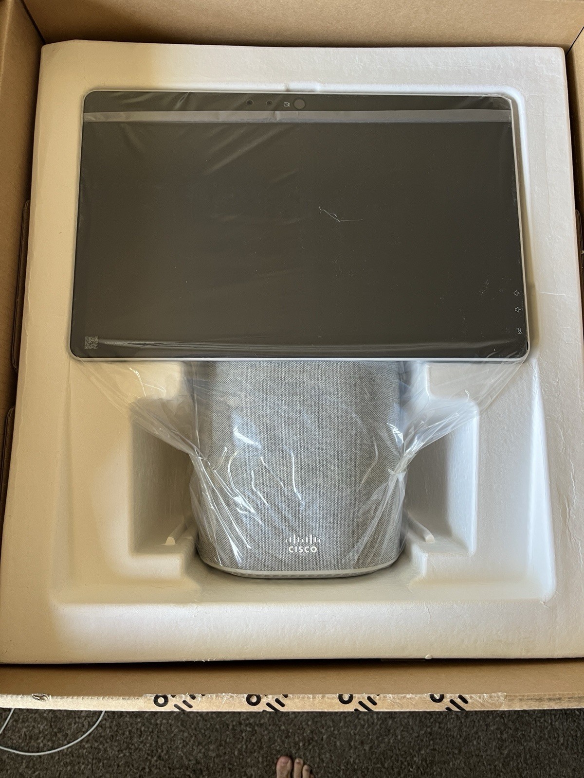 NEW Cisco Desk Mini 15” conference screen