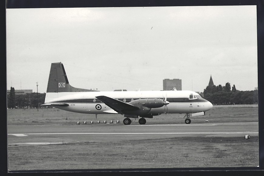 Photography Aircraft Hawker Siddeley XS789 the Raf on The Airport