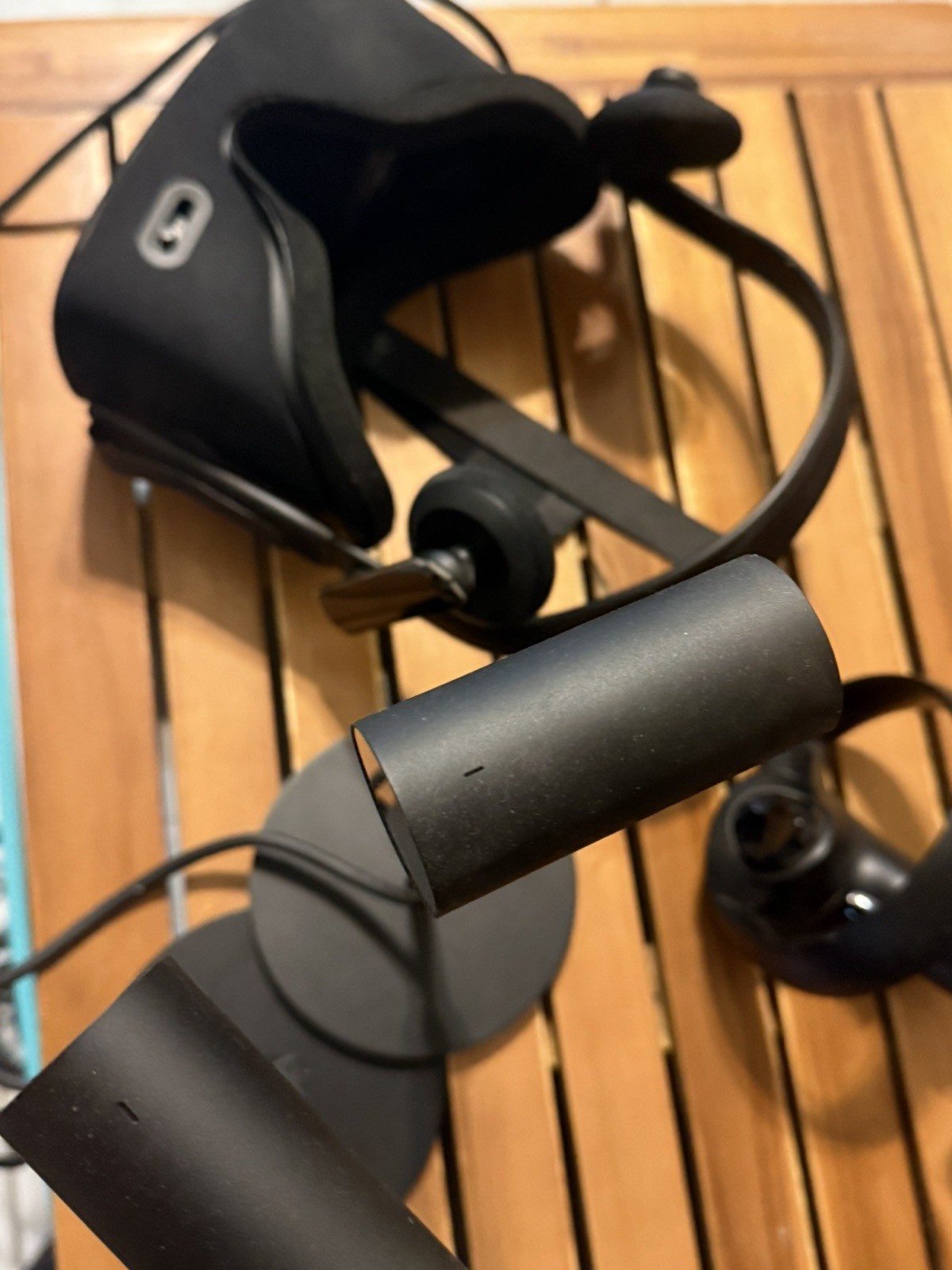 Oculus C-4 A VR Headset, 2 Sensors, 1 Controller, Original Cables, READ Descrip