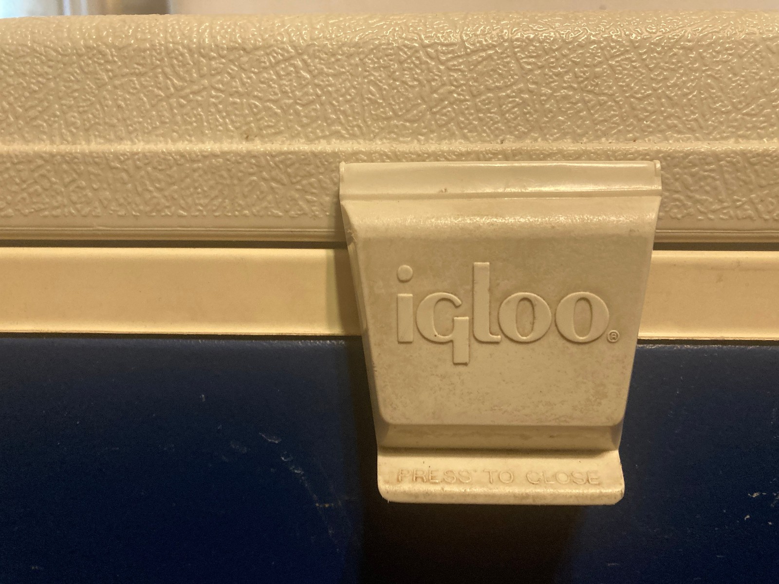 Vintage Igloo Legend 72 Quart Cooler White & Blue Nice Condition Epic Rare