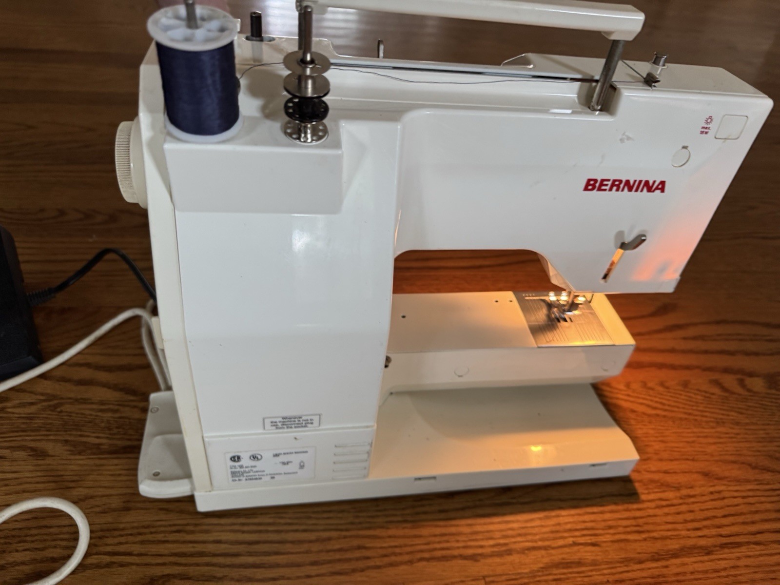 Serviced Bernina 1008 Sewing Machine. Amazing Condition. Works Great.