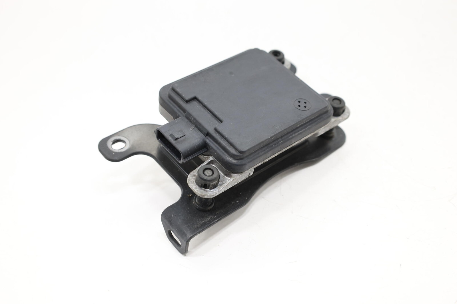 2020 - 2023 HYUNDAI PALISADE FRONT CRUISE CONTROL DISTANCE SENSOR OEM 99110S8100
