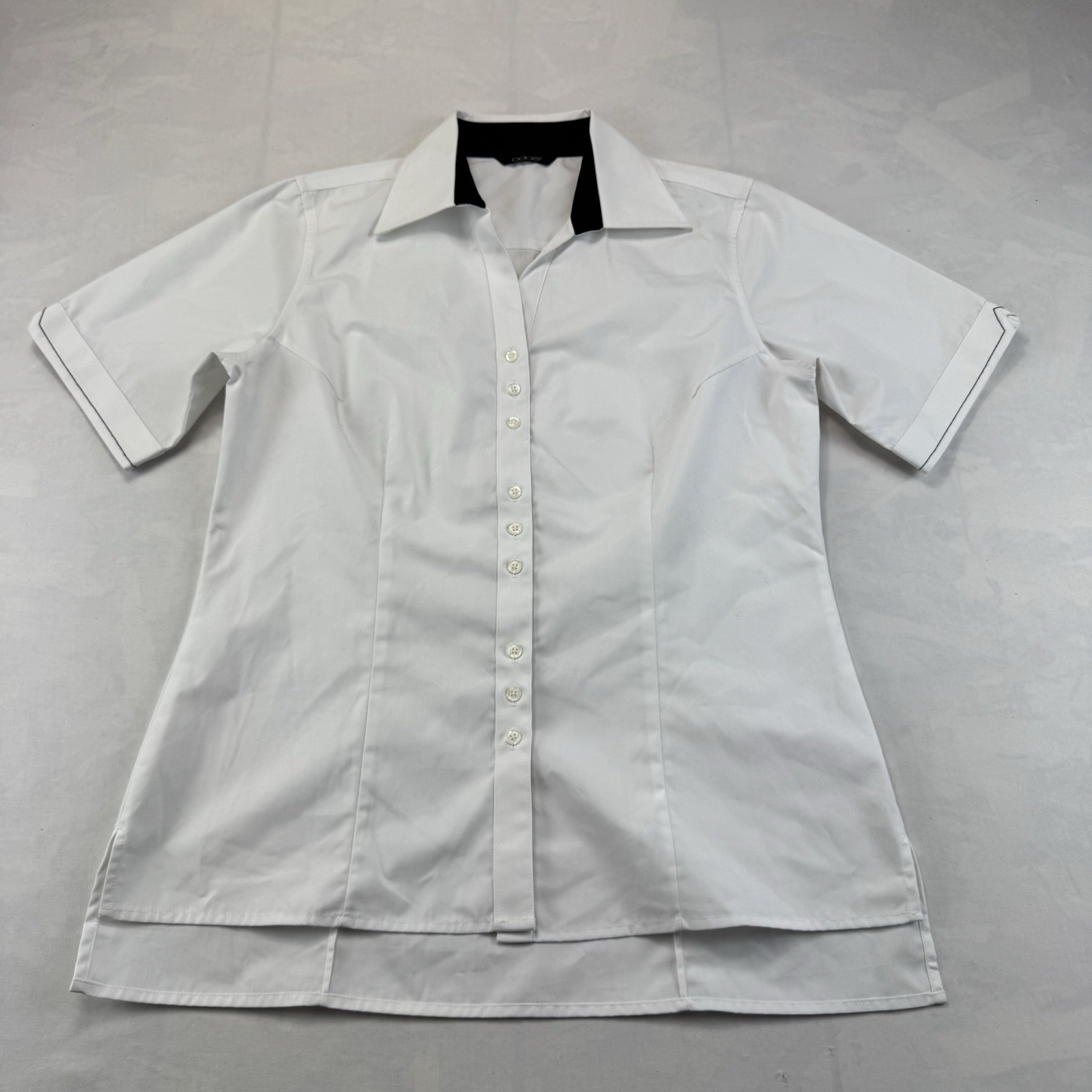 Oobē White Button Front Blouse Women's Medium Short Sleeve Career Shirt