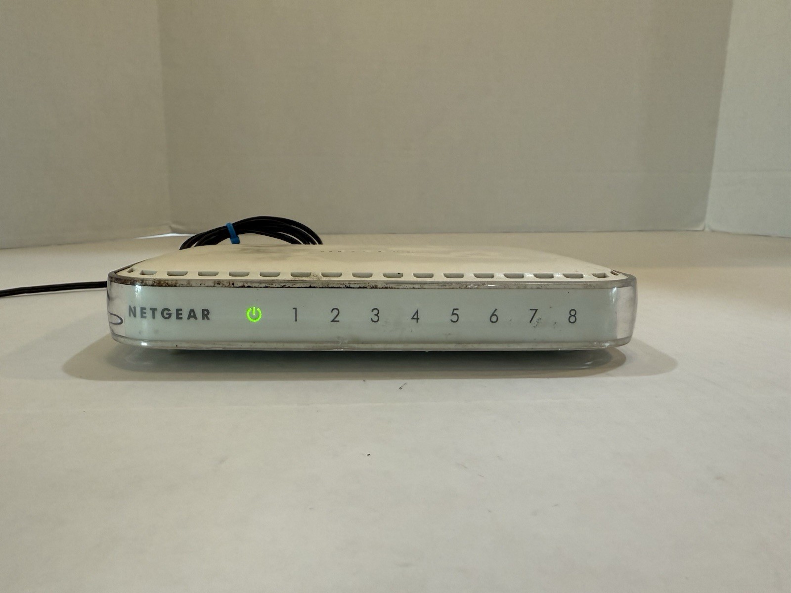 Netgear FS608 V3 8 Port Gigabit 10/100 Mbps Switch And Adapter TESTED