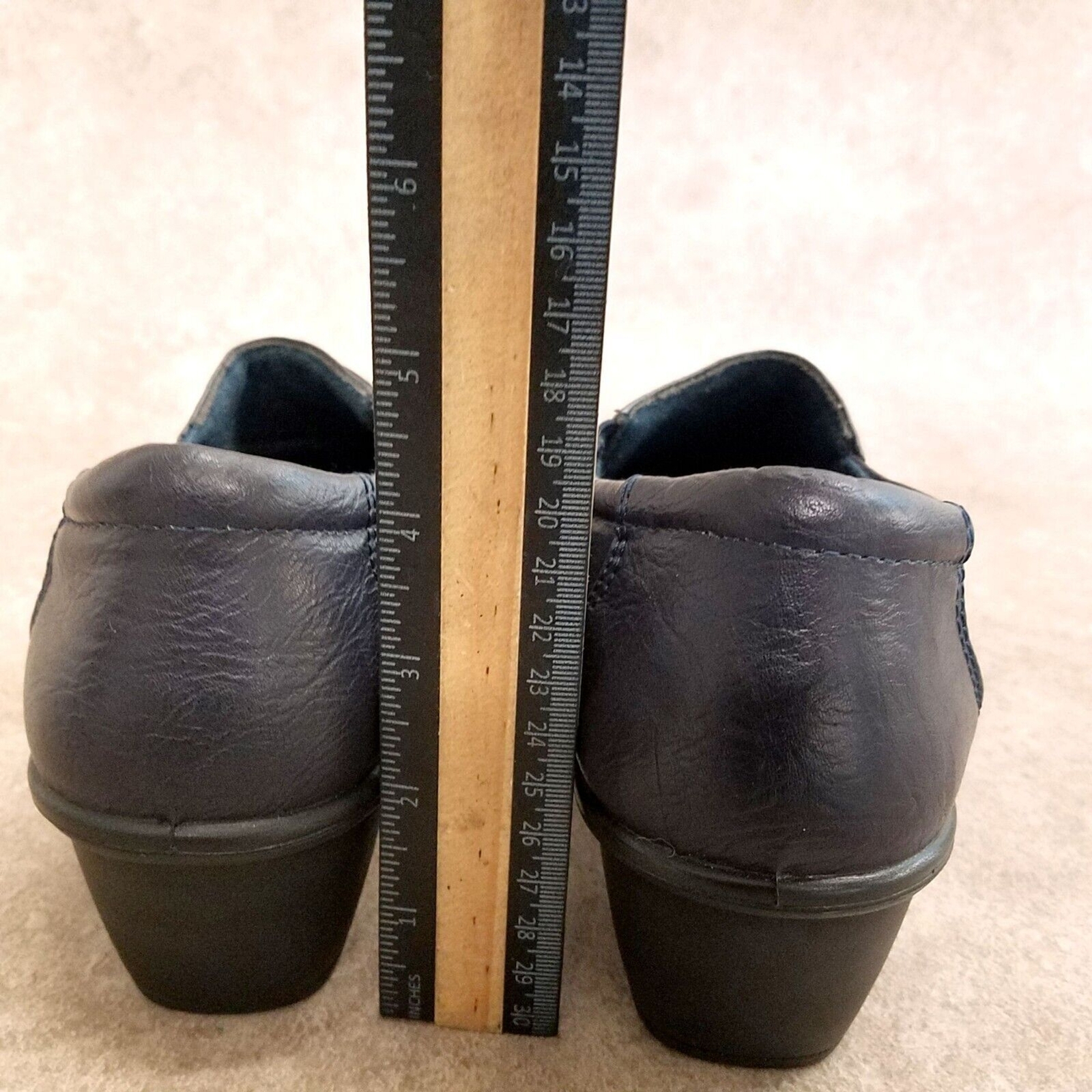 Easy Street Womens Size 8.5 Black Slip On Pleated Clogs