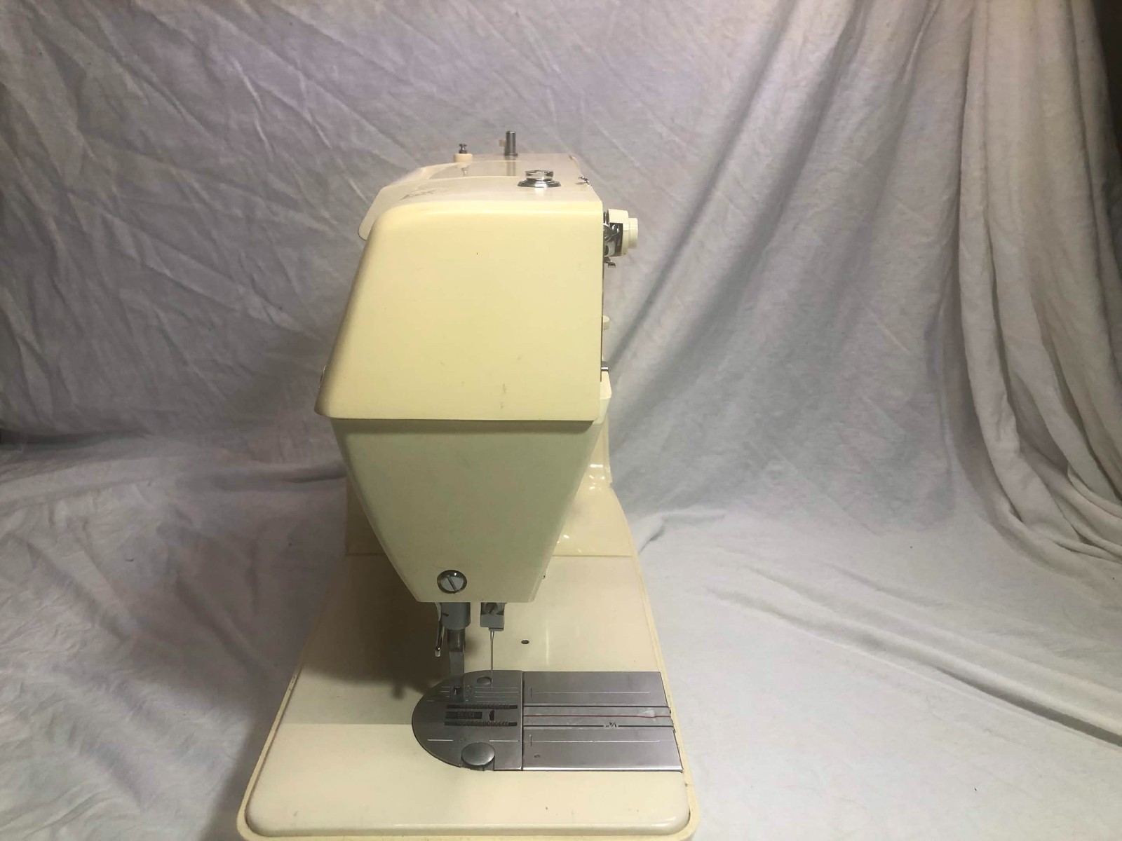 singer genie sewing machine 353 READ DESC