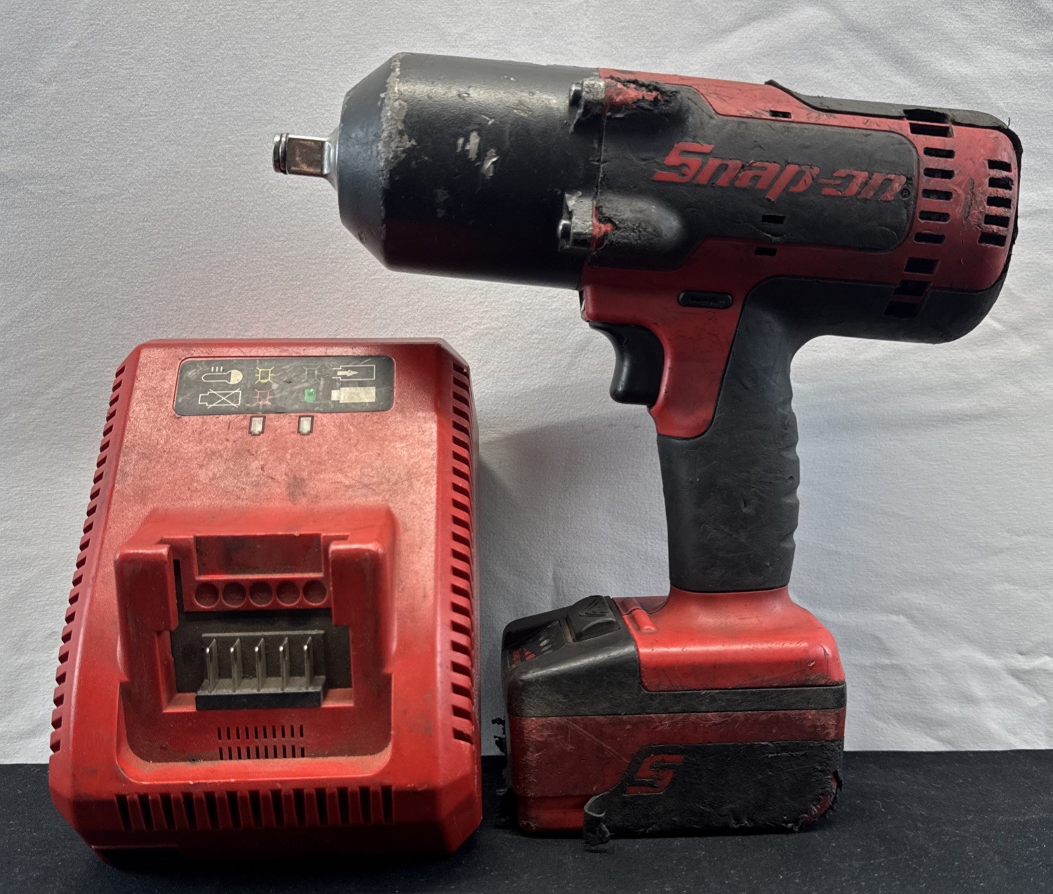 Snap On 1/2" Impact Wrench 18V with Battery and Charger  CT8850