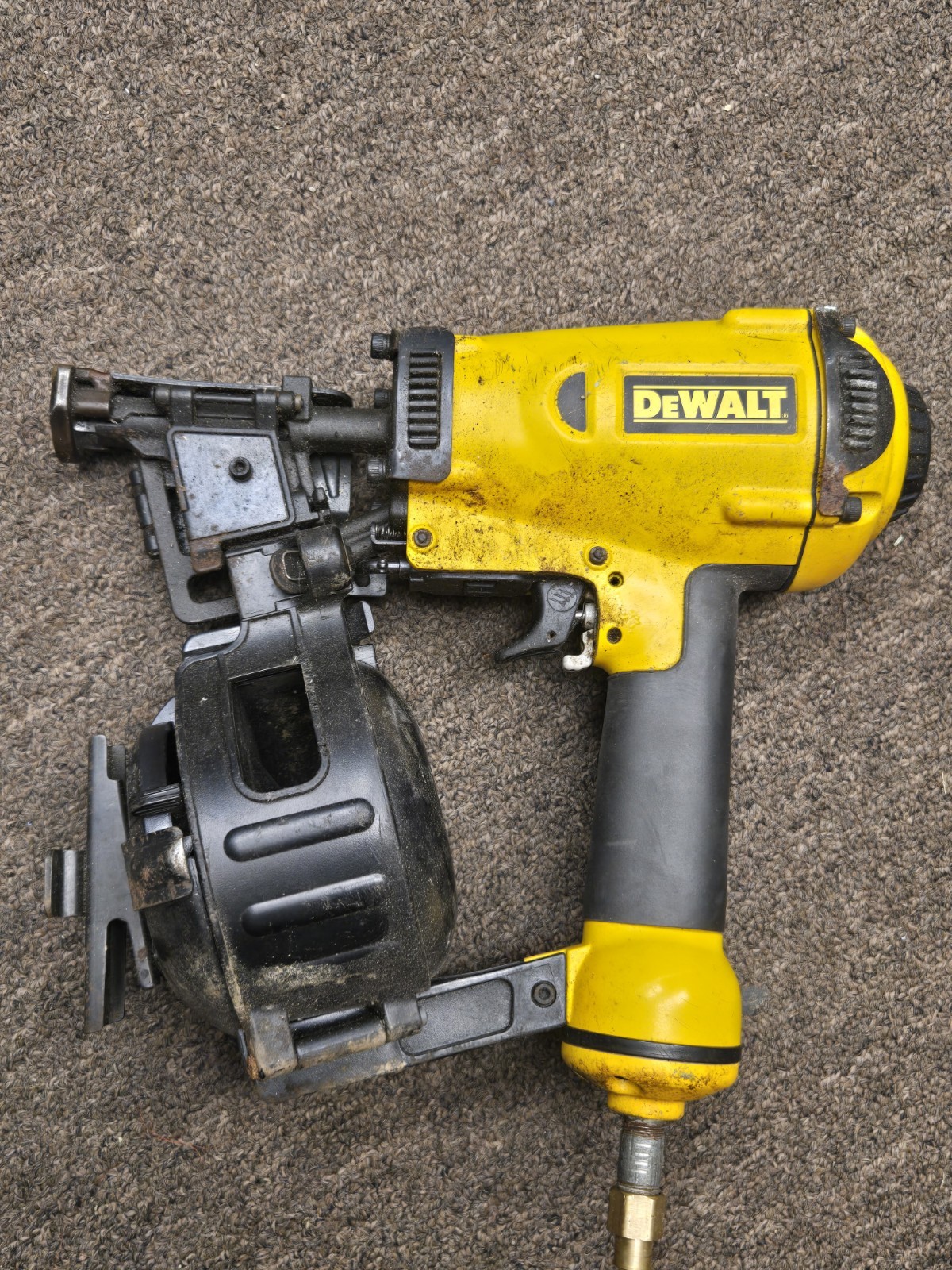 DEWALT D51321 3/4-Inch to 1-3/4-Inch Coil Roofing Nailer Used