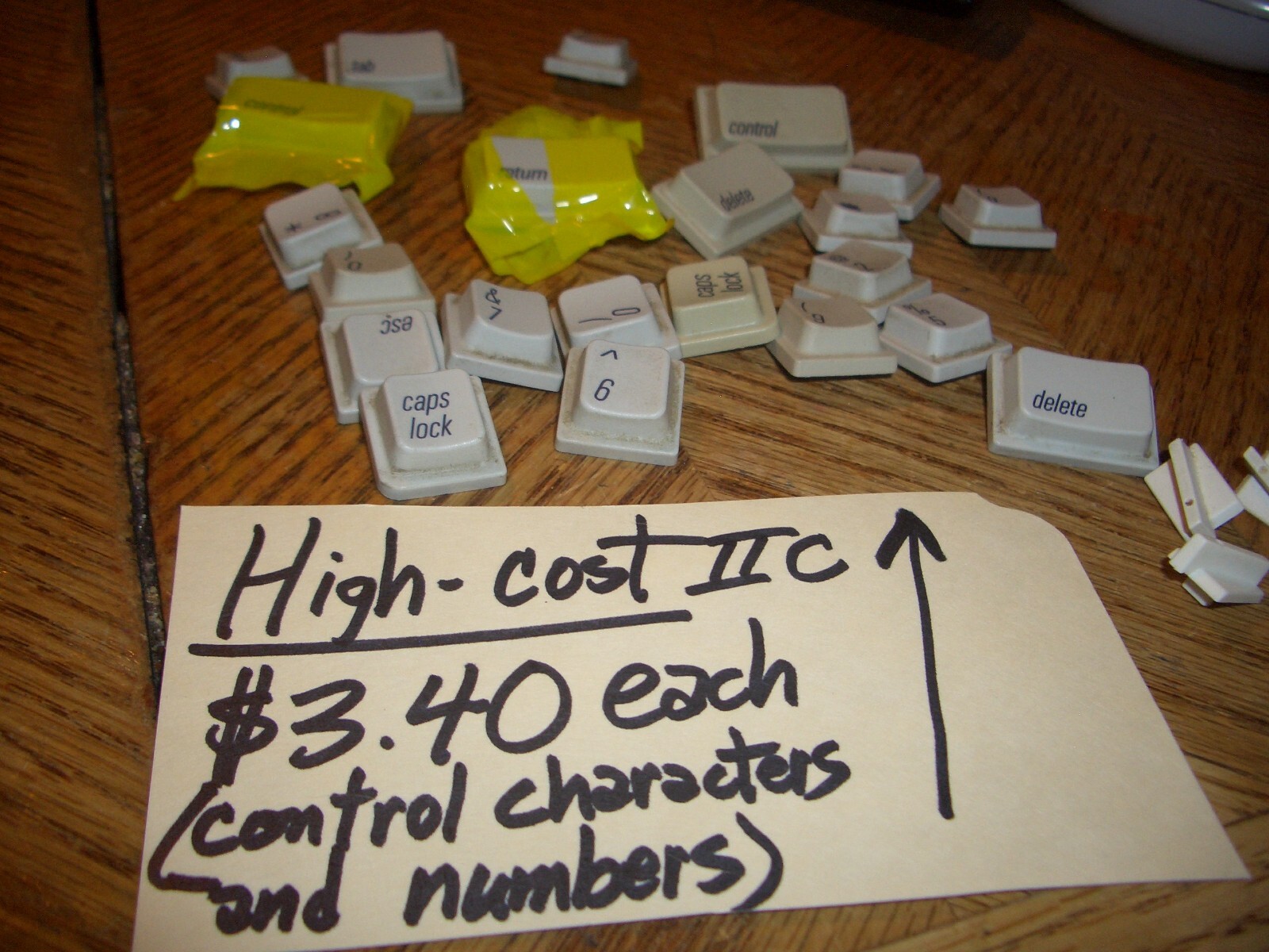 VINTAGE  "LATE-VERSION" APPLE  IIC   KEYCAPS:   $1.13 OR $3.40 EACH + S/H