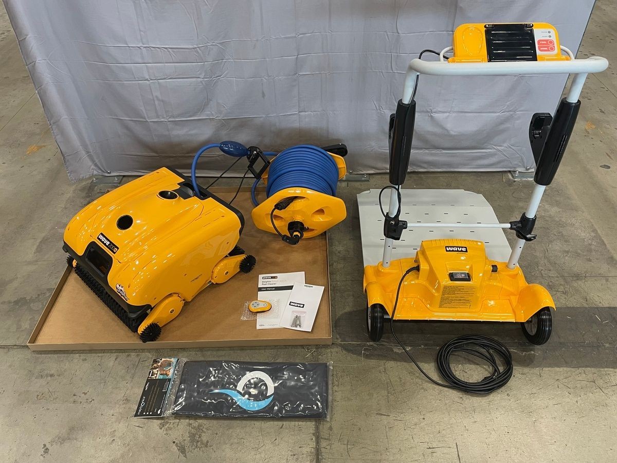 DOLPHIN Maytronics Wave 200XL Robotic Pool Cleaner And Caddy 140ft Cable**