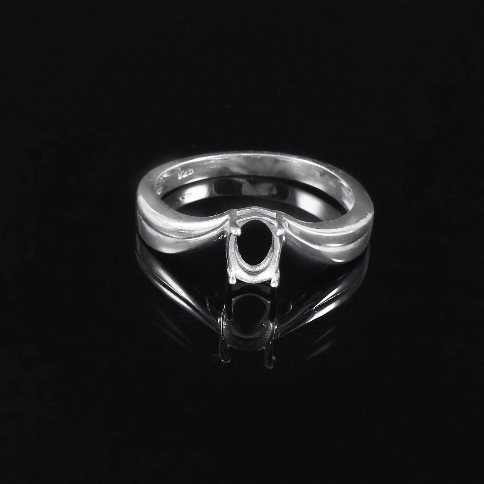 Hollow and Tapered Ring Inlays and Oval Prongs Mounting in 7X5mm Sterling Silver