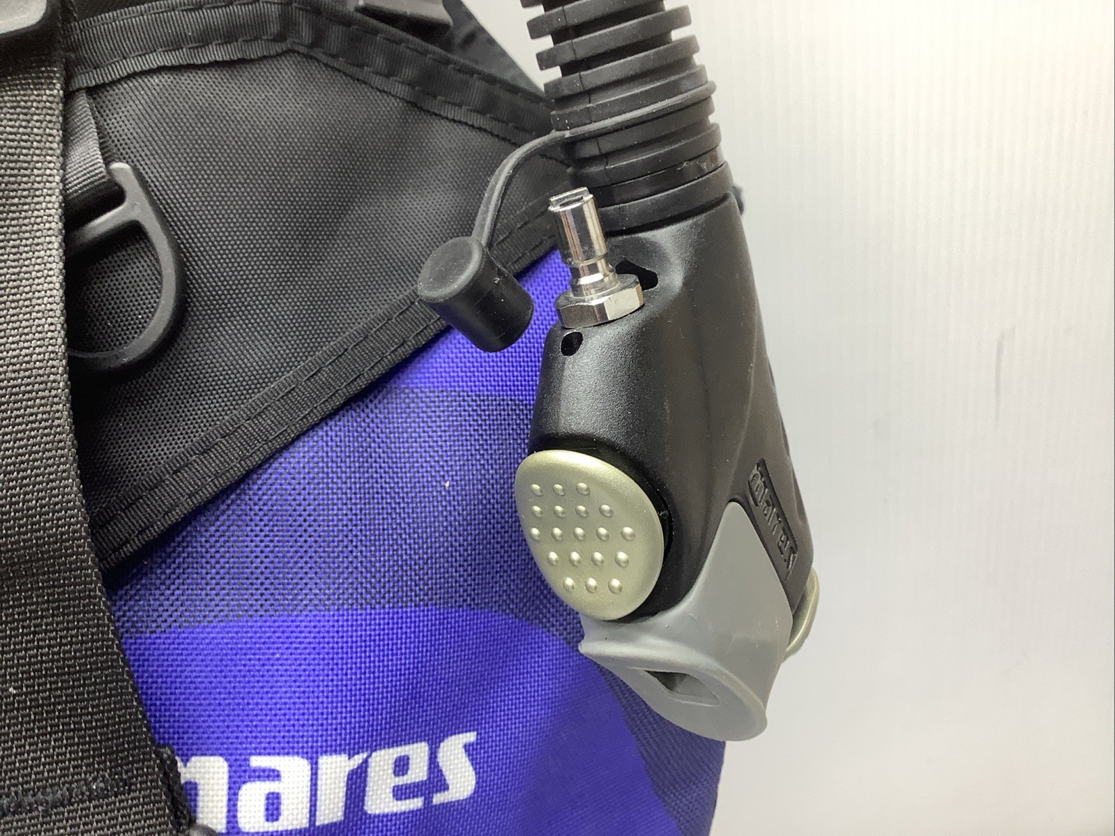 Mares Buoyancy Compensator BCD Medium Scuba Diving Vector Origin