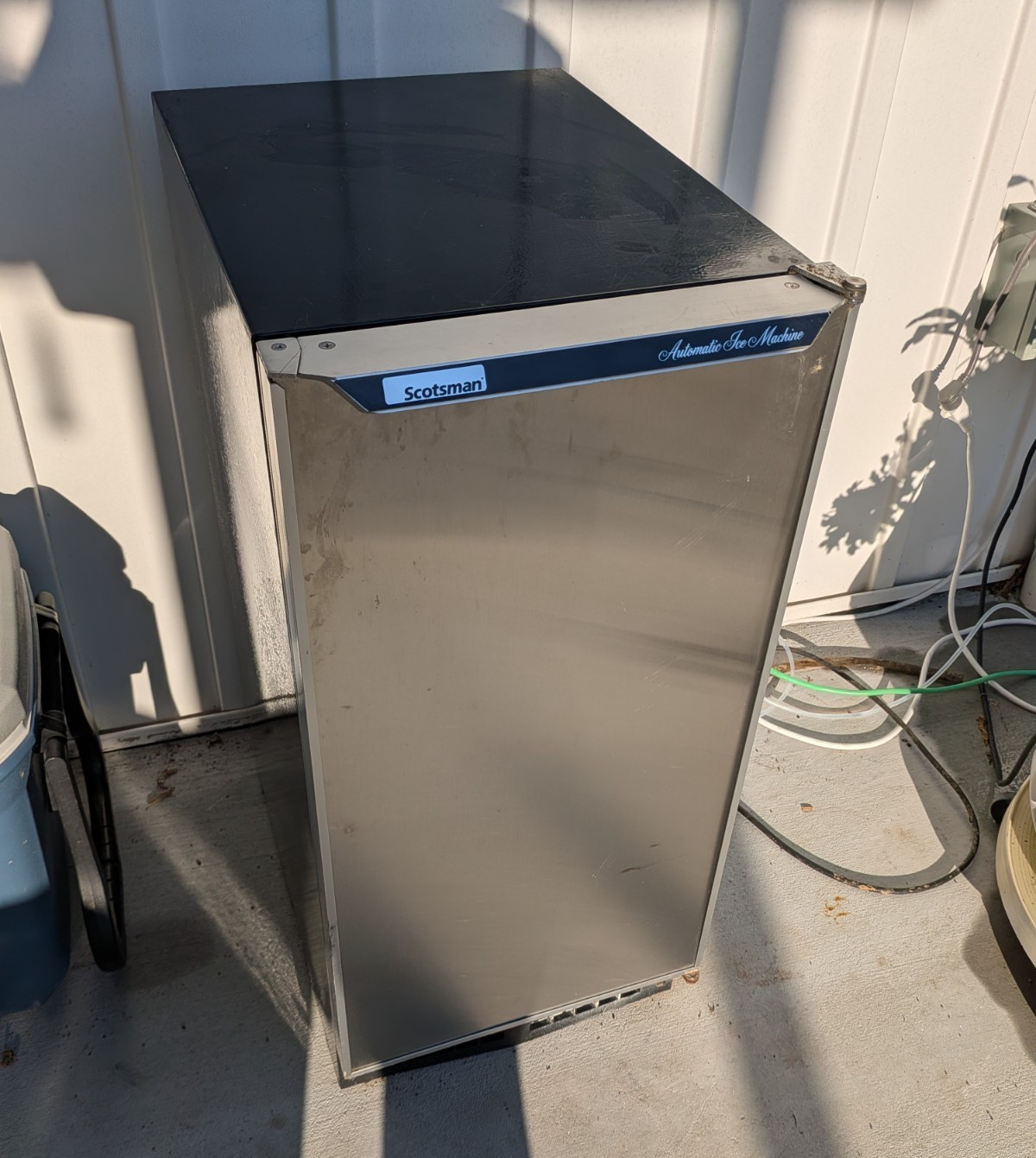 Scotsman DCE33PA-1BD Air Cooled Cube Ice Machine 30 lb/24hr 115V