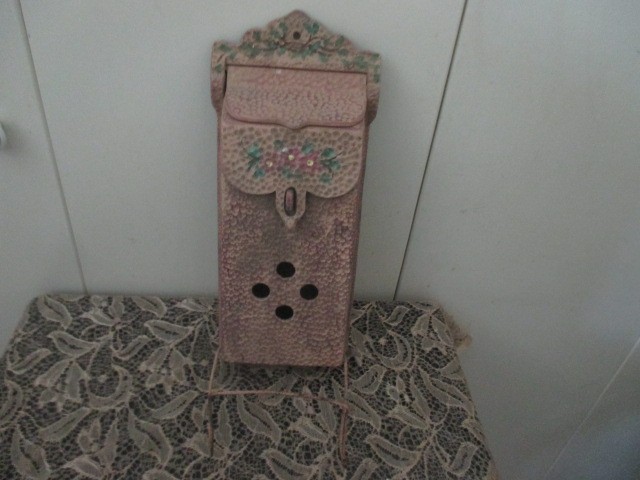 Vintage PINK  SHABBY COTTAGE MISSION Style HAMMERED ALUMN MAILBOXW/H.P FLORAL