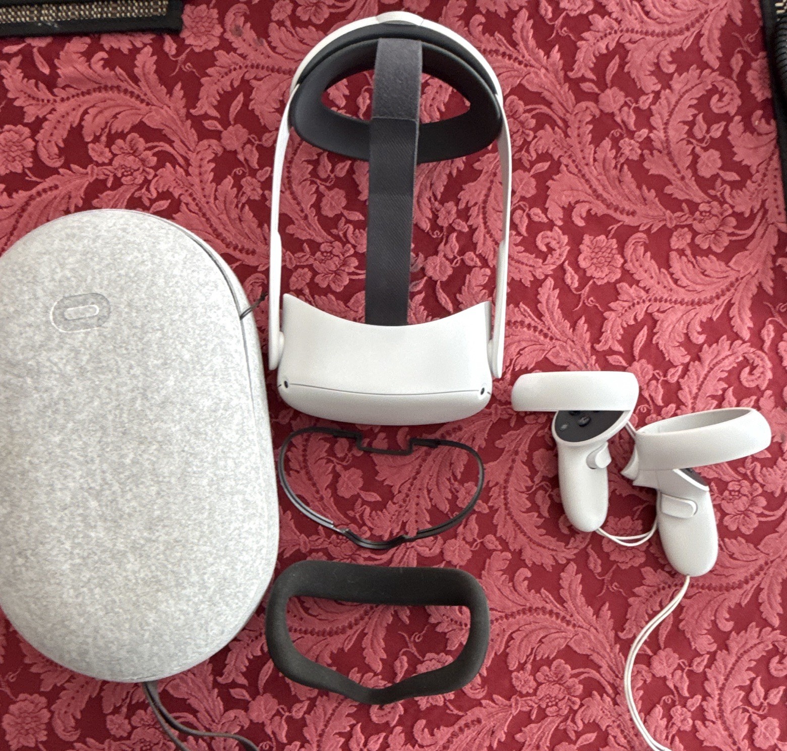 Meta Quest 2 Standalone VR Headset 90 Hz White w/ 2 Controllers & Case