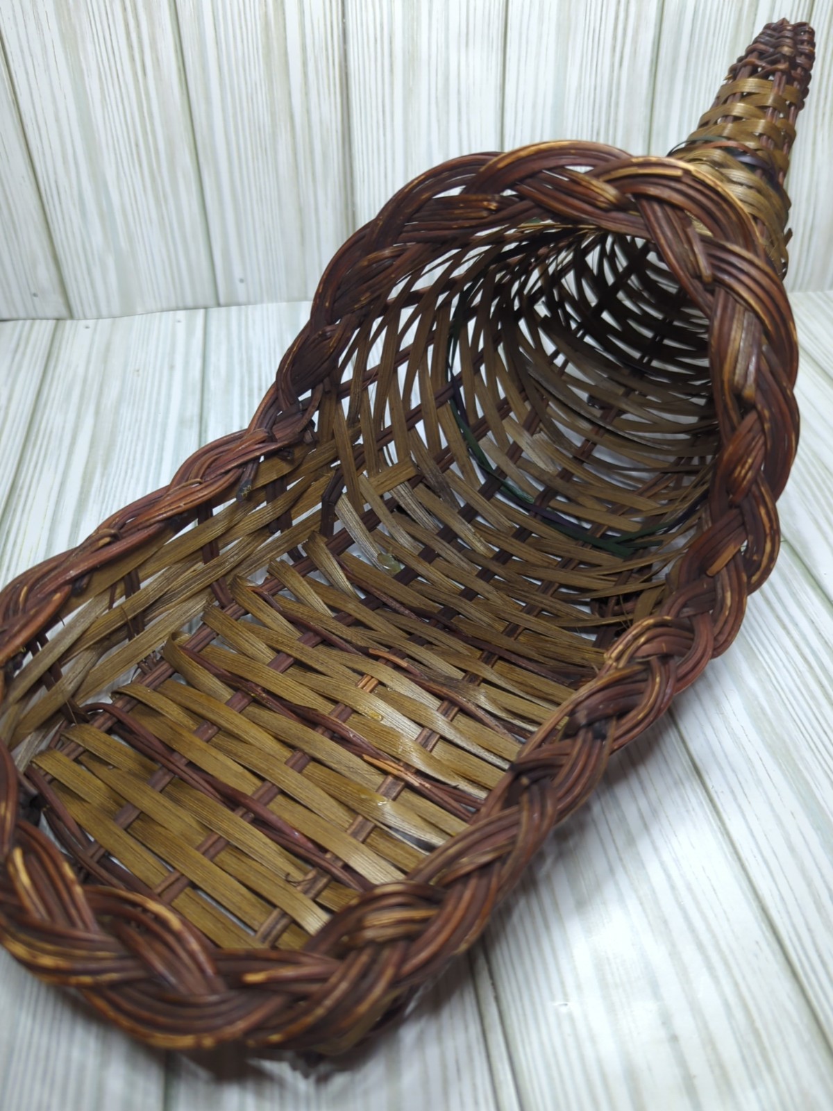 VTG WICKER CORNUCOPIA HORN OF PLENTY NEW THANKSGIVING 16 INCHES