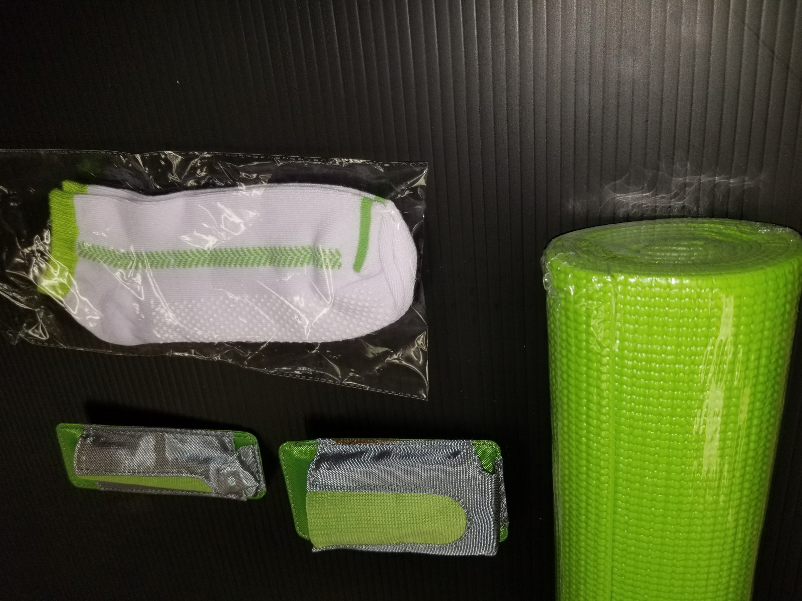 WII FITNESS BUNDLE: INCLUDES: SOCKS -LIME YOGA MAT - HOLSTERS -(BLOWOUT SALE)