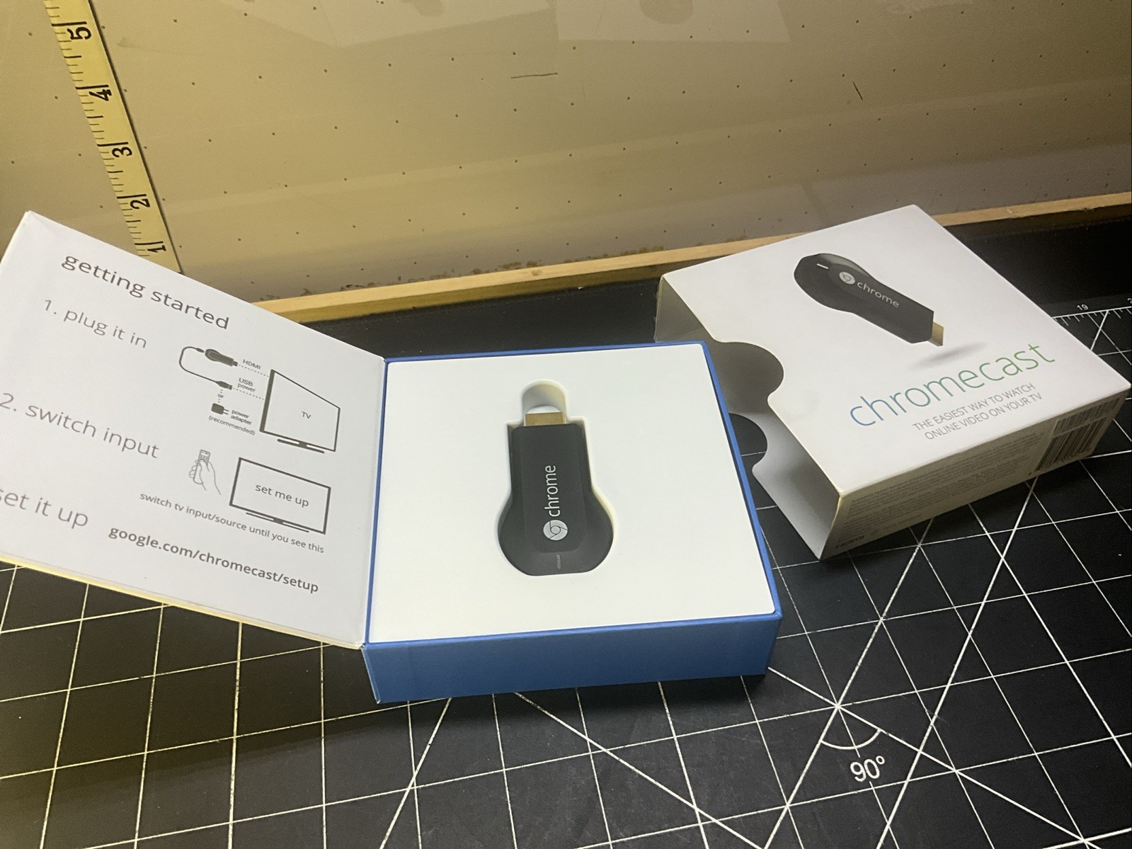 Google Chromecast (1st Generation) Media Streamer - Black New - 2013