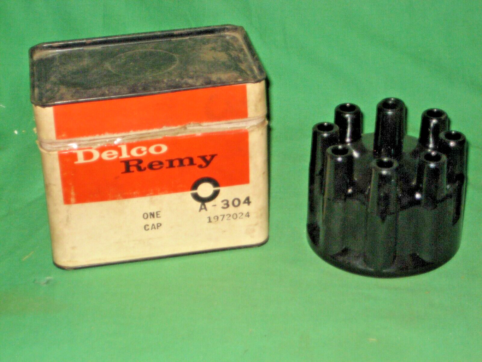 OE DELCO REMY A304 8-CYL. DISTRIBUTOR CAP - NOS - 1956-1965 CHRYSLER PRODUCTS