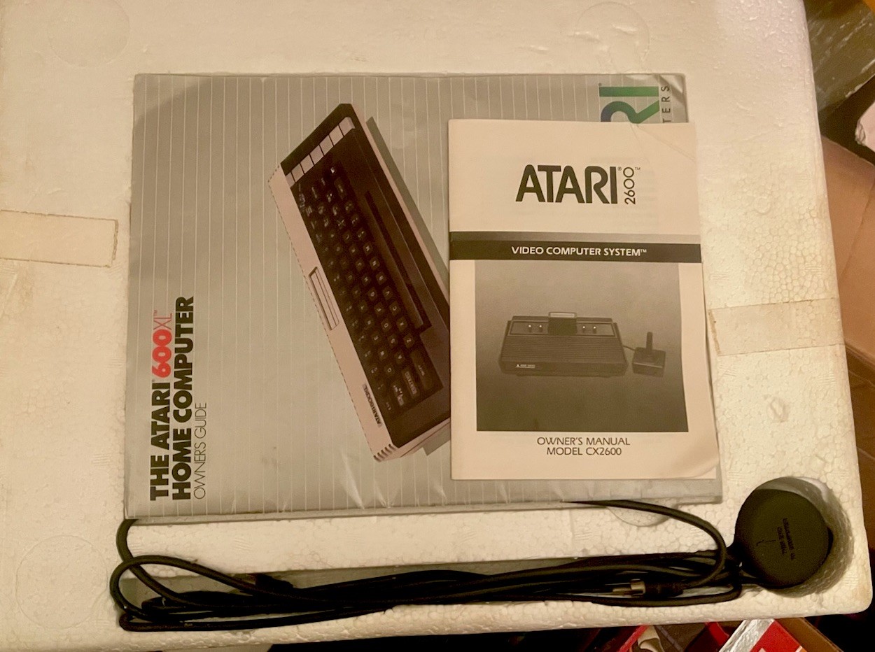 Atari 600XL Home Computer 16K Expandable Memory Built-in BASIC Keyboard