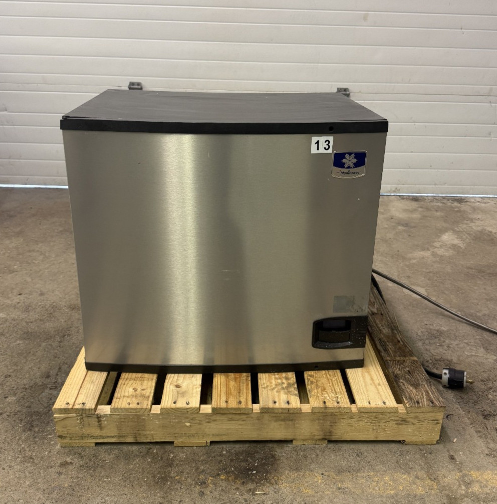 Manitowoc IY-0906A 30" Indigo™ Half Cube Ice Machine Head - 901 lb, Air-Cooled