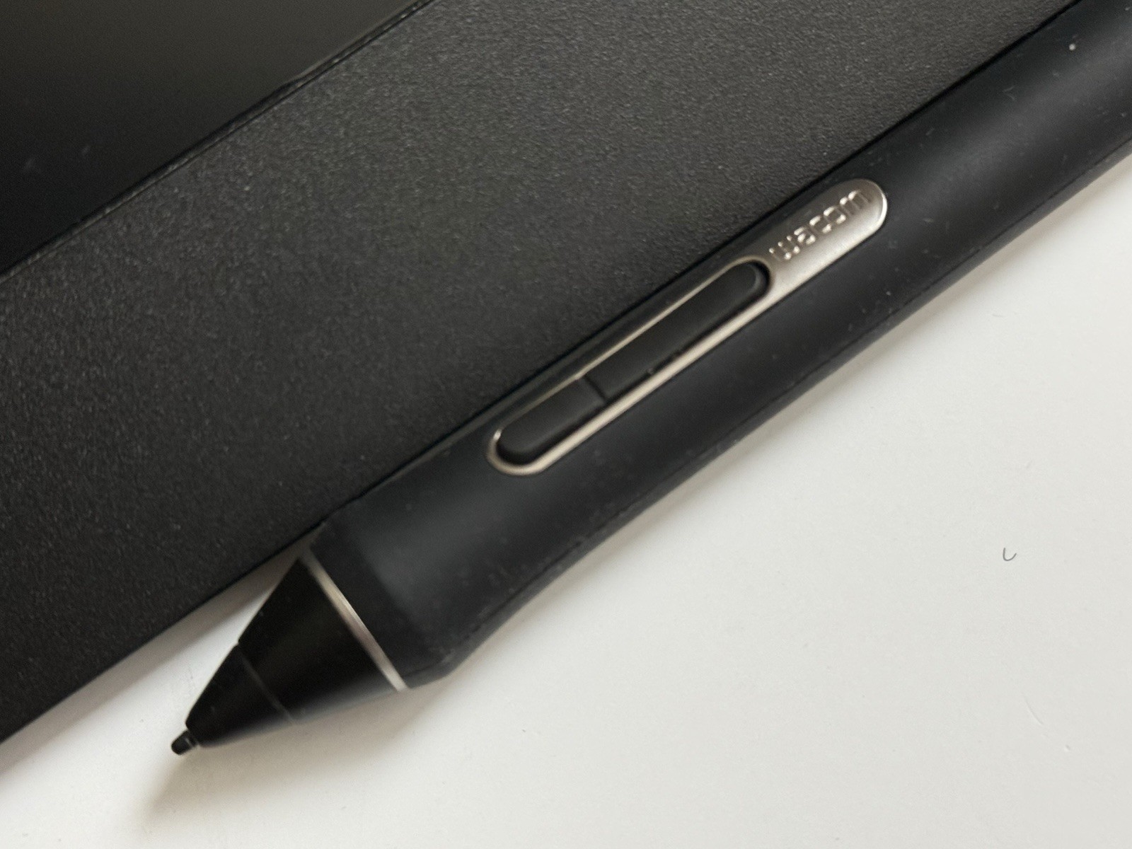 Wacom Cintiq 16 Drawing Tablet 16-inch Screen