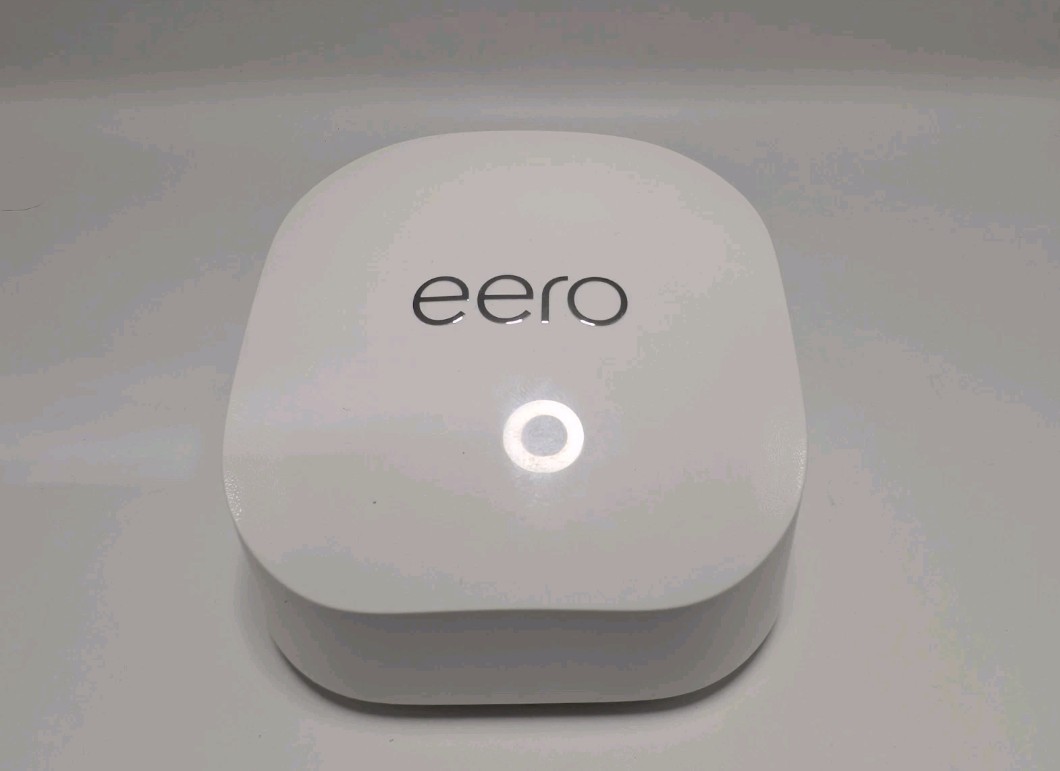 EERO 6+ Plus Dual Band Mesh Wi-Fi Router Up To 1 Gbps 1,500 Sq Ft - White Used