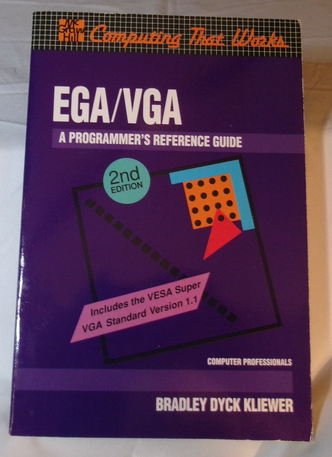 EGA/VGA A Programmers Reference Guide 1990 Pub Mint condition