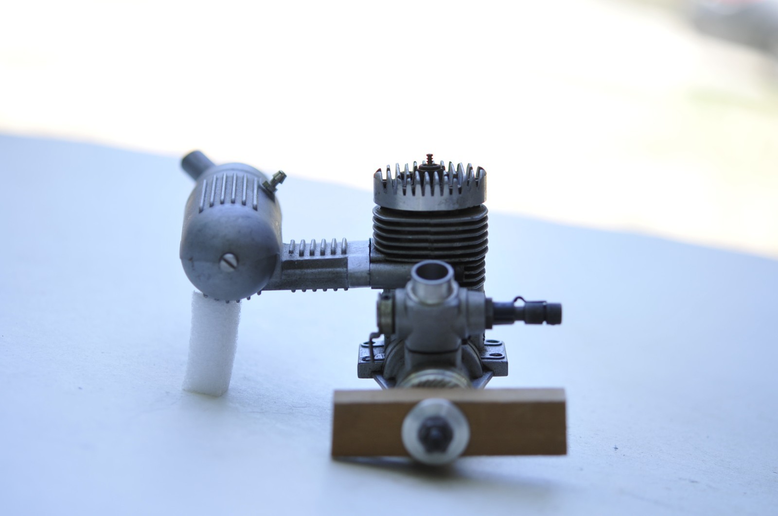 Magnum Pro SE 46 model aircraft engine w/ muffler, great compression