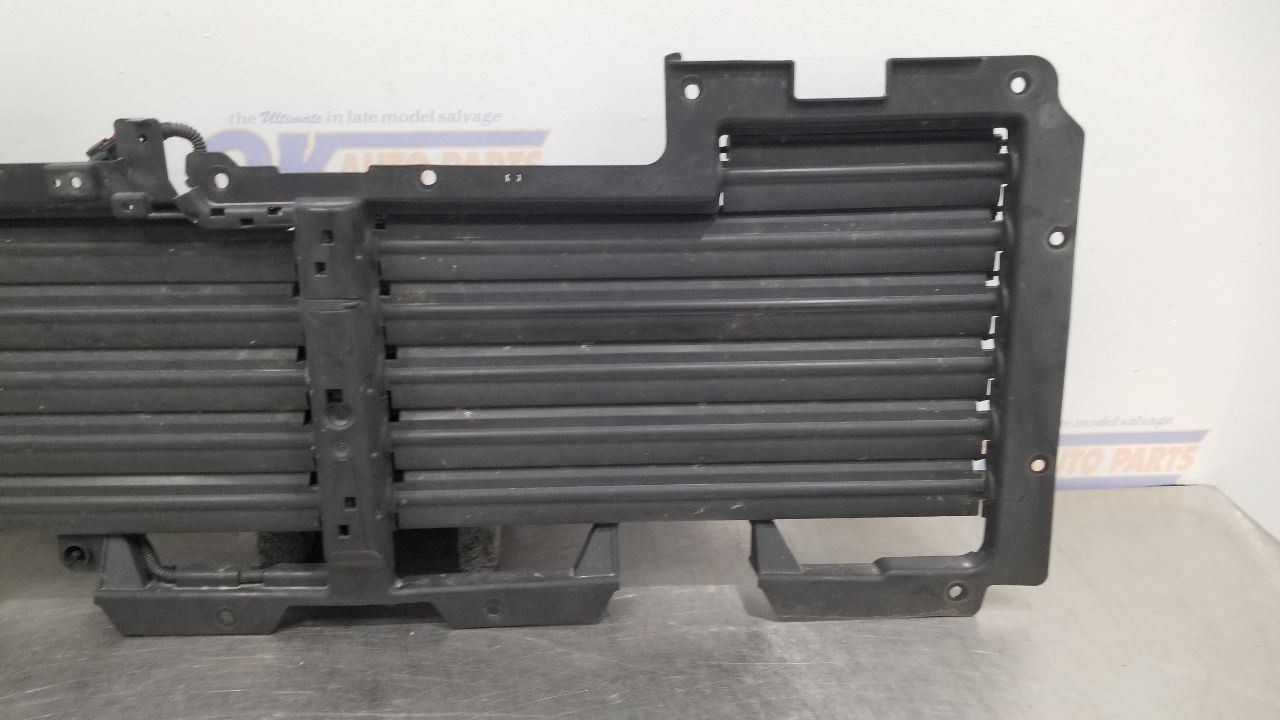 17 CHEVY TAHOE AIR SHUTTER ASSEMBLY