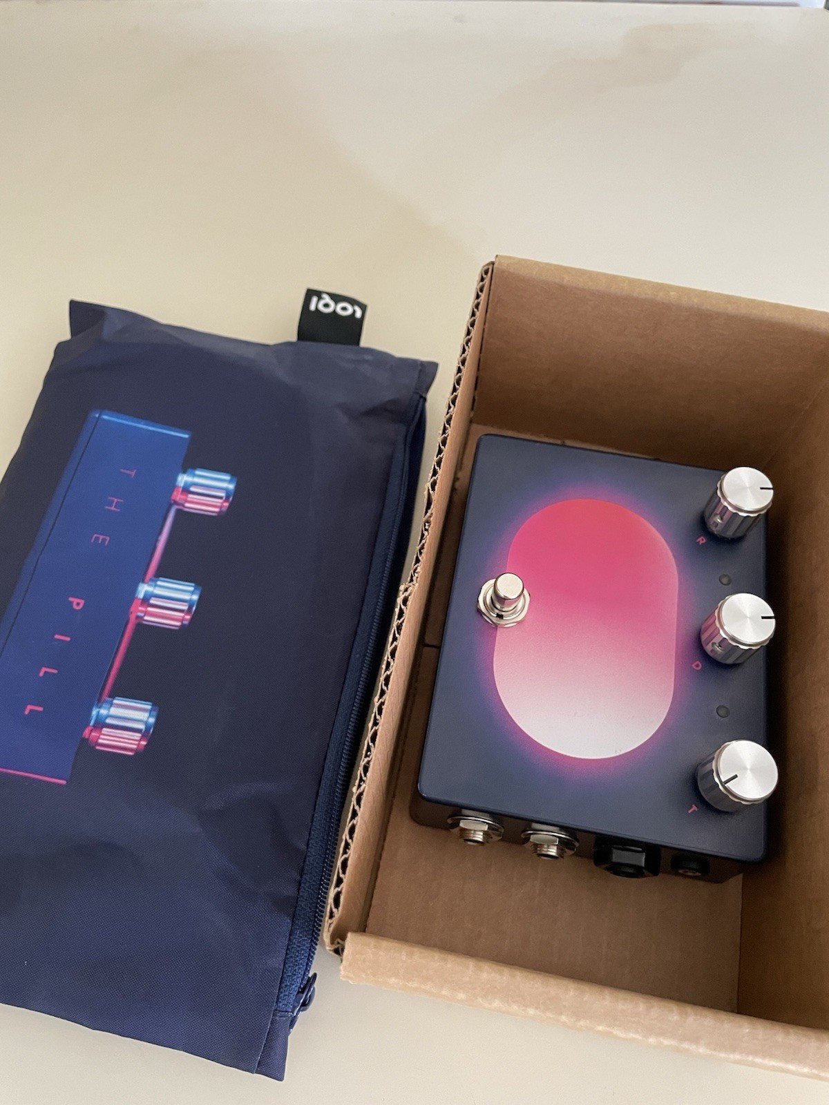The Pill Pedal Stereo Ducking, Sidechain Compression (with bag and a box)