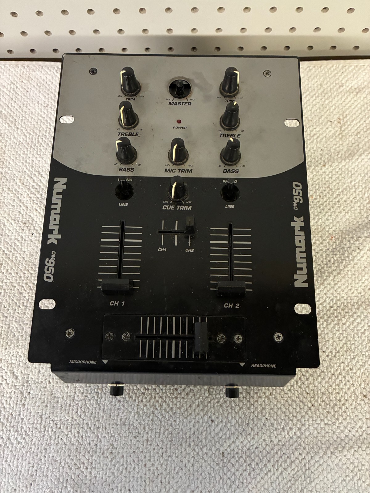 Numark Preamp Mixer Model DM-950 DJ Mixer No Power Cable Untested