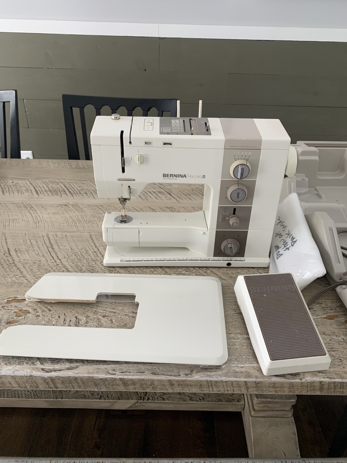 BERNINA 930 Record Electronic Sewing Machine w/ Case & Pedal WORKS, TESTED