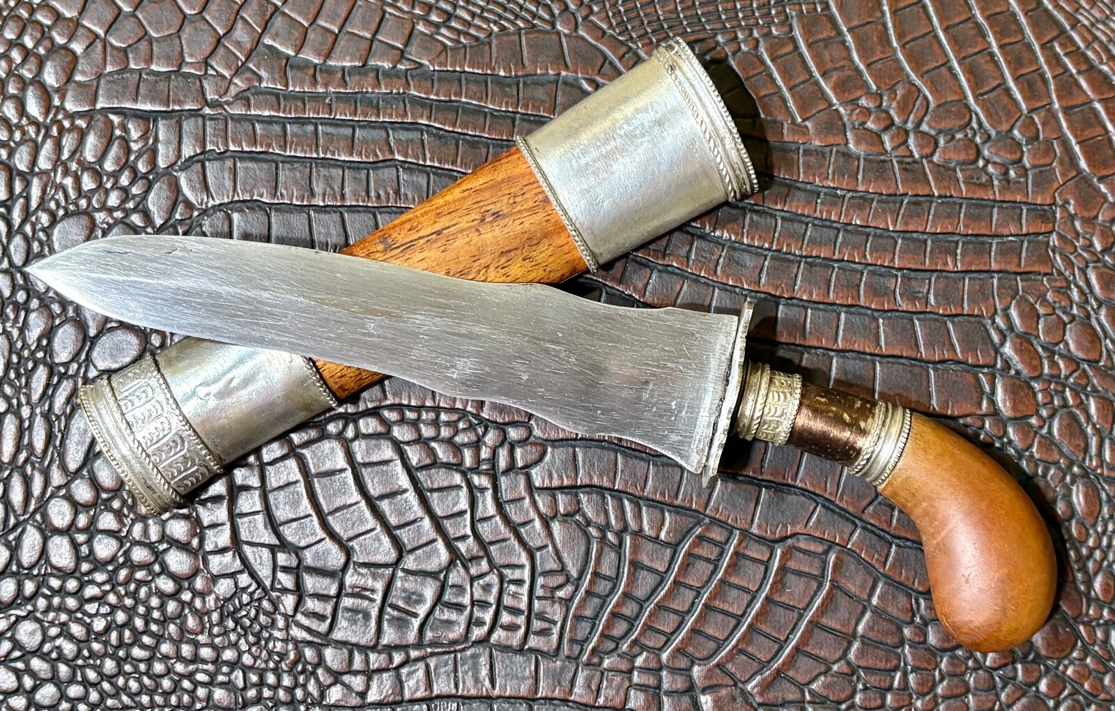 Original Antique Philippine MORO DATU PINAL Dagger  8”