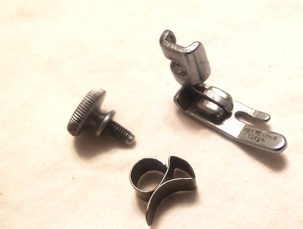 Singer 221 201 15-91 Sewing Machine 45321 straight stitch foot (STORLOCR80KP3)