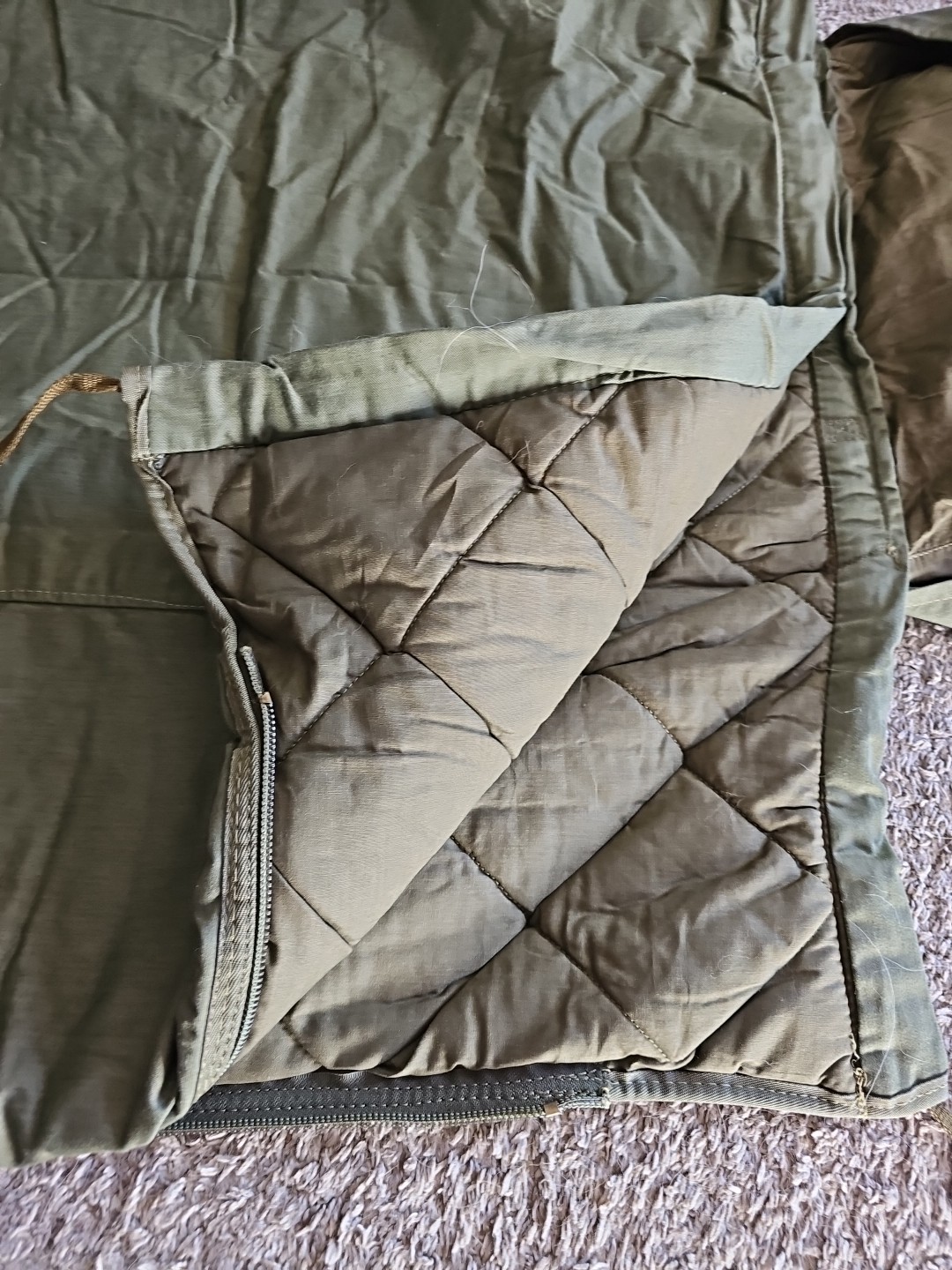 US Military Extreme Cold Weather Sleeping Bag With Padded Hood Army OD Green