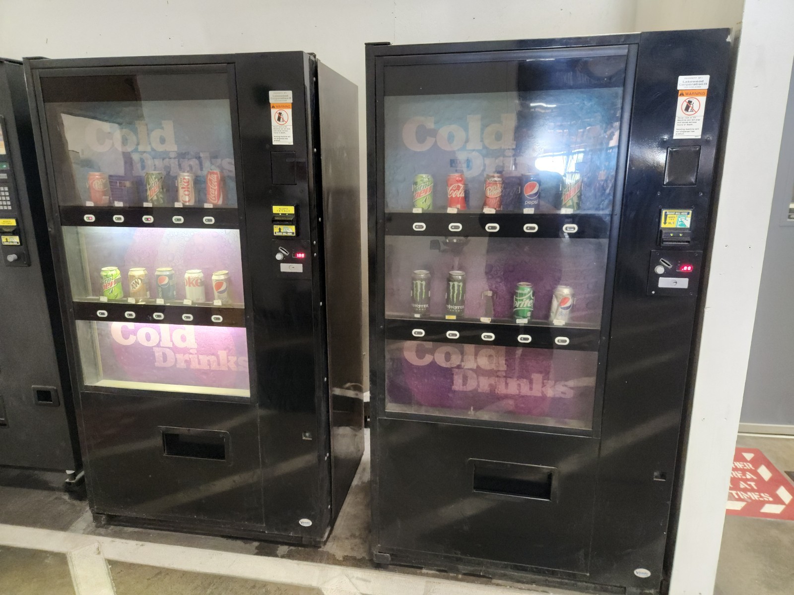 Vendo 721 Refrigerated Stacked Vendor Soda Vending Machine CANS BOTTLES MULTIPRC