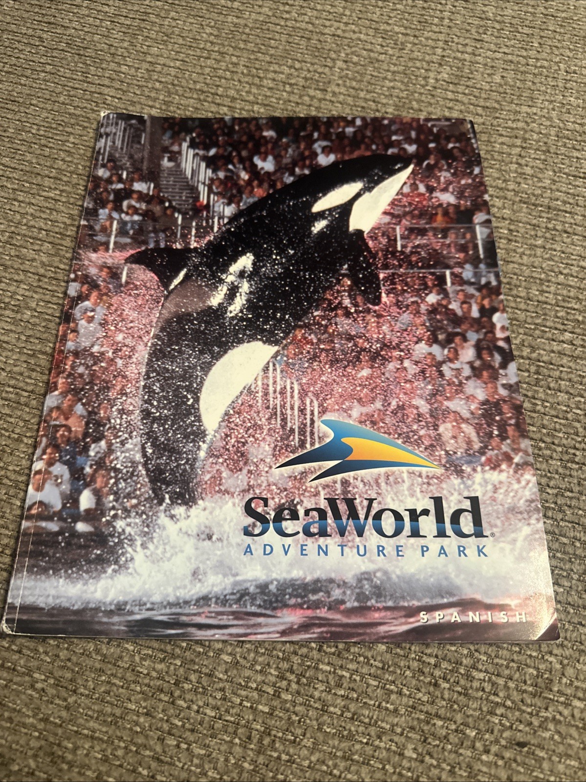 1999 Sea World Adventure Park Souvenir Program Pictorial Book Spanish