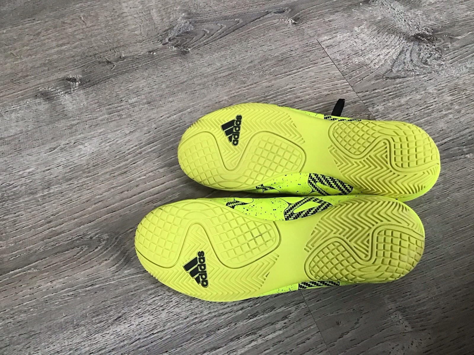 ADIDAS Mens Size 6 X 15.4 IN B32938 Yellow Black Indoor Soccer Shoes Cleats