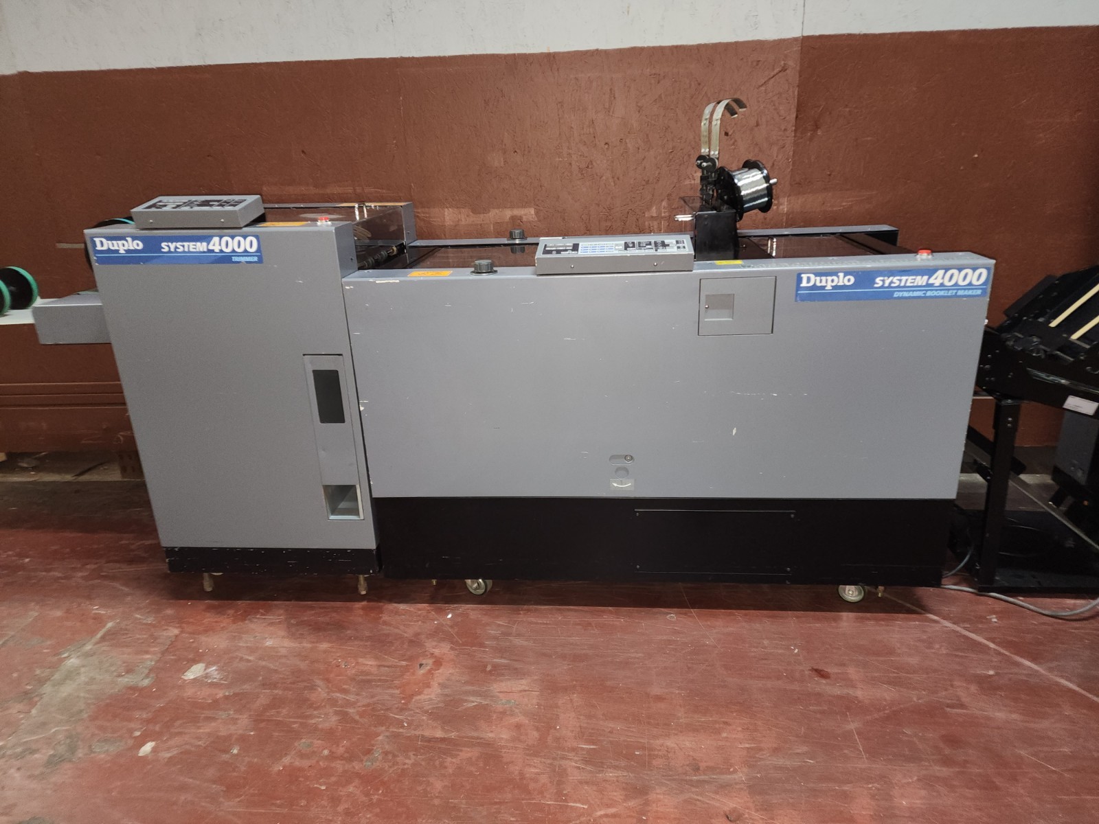 Duplo System 4000 10 Bin Collating System