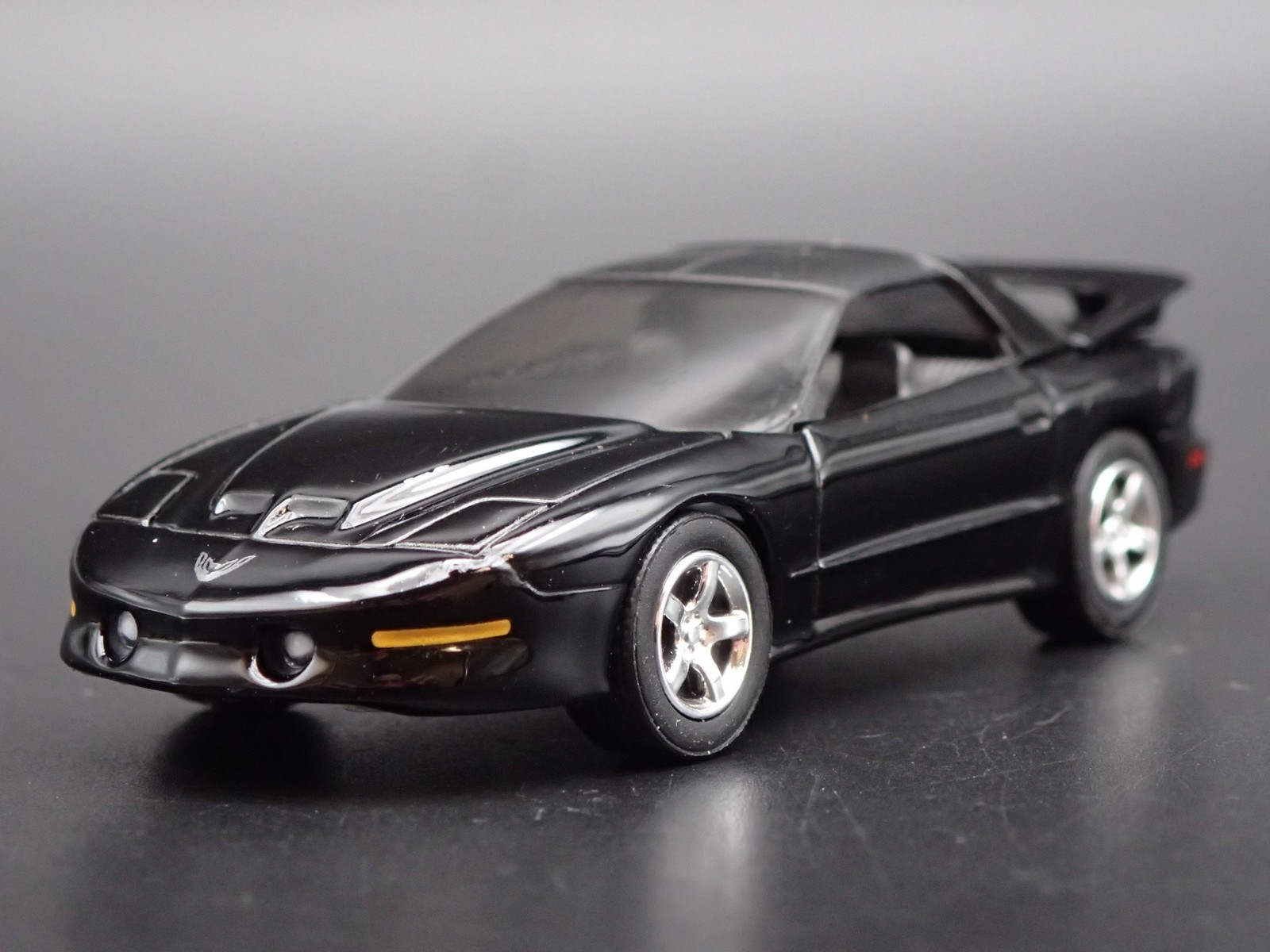 1997 97 PONTIAC FIREBIRD T/A TA 1:64 SCALE COLLECTIBLE DIORAMA DIECAST MODEL CAR
