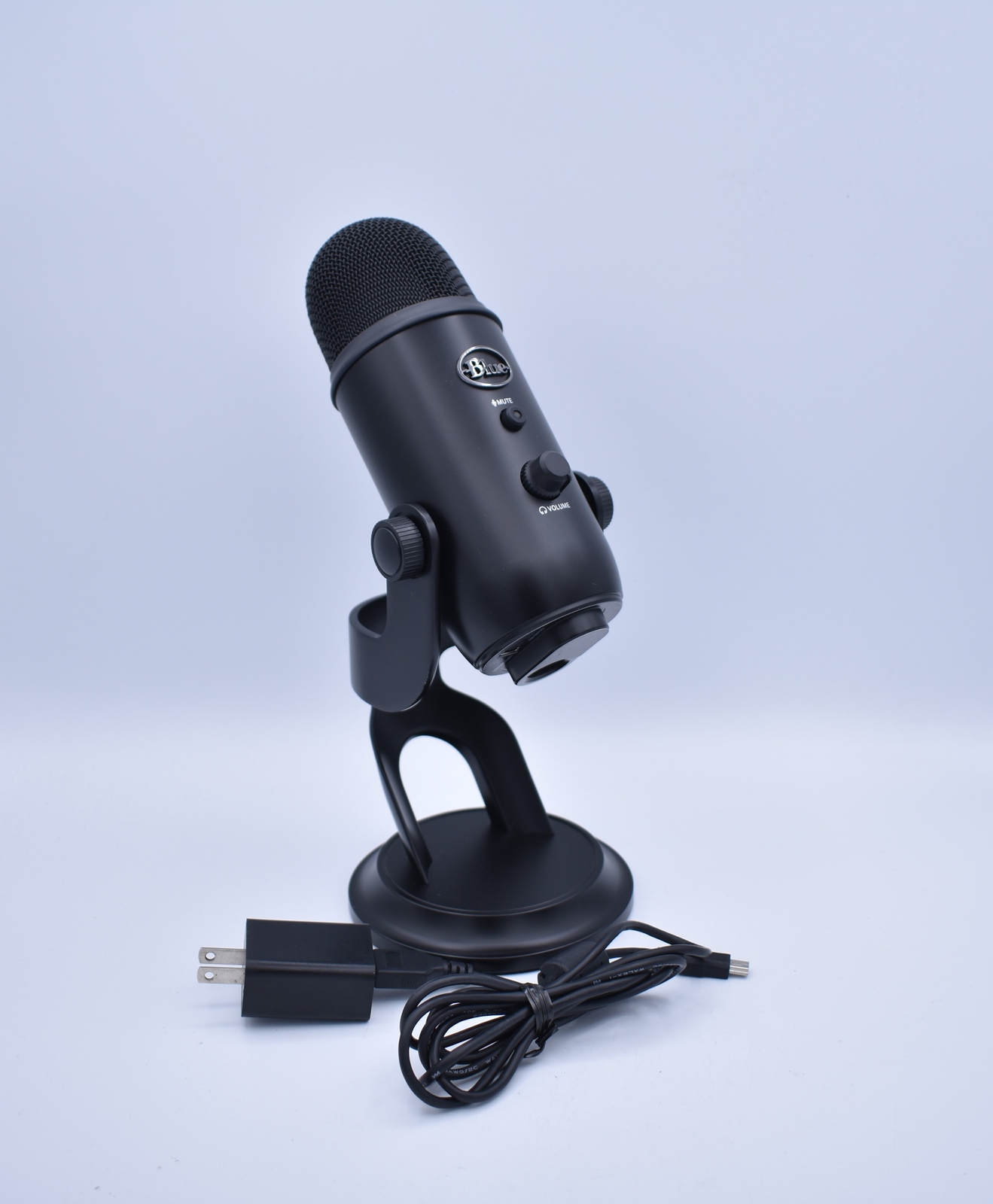 Blue Yeti USB Microphone with Figure Eight Stand for Recording/Streaming