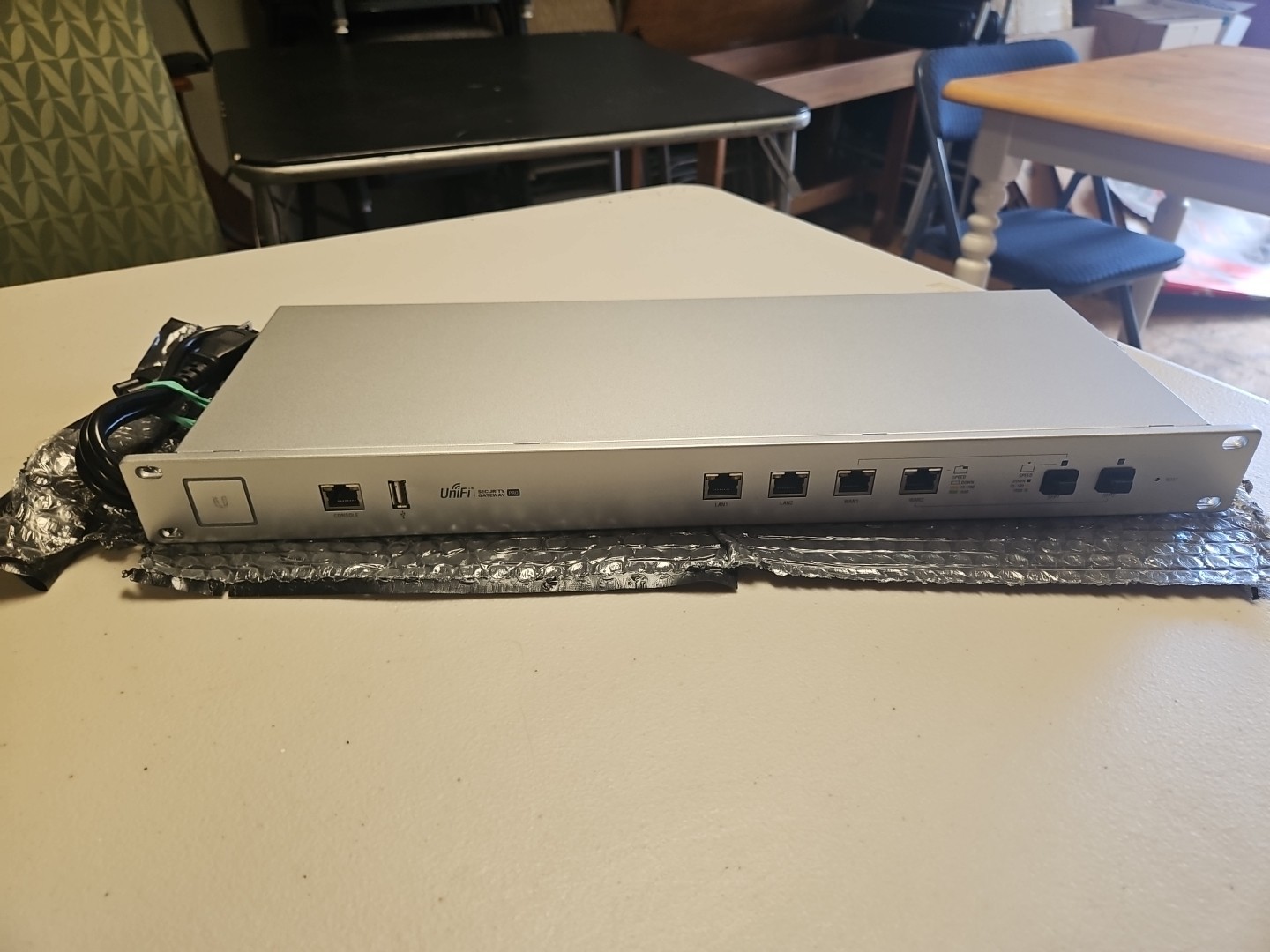 Ubiquiti Networks Unifi Security Gateway Pro 4 USG- PRO- 4  Read Description