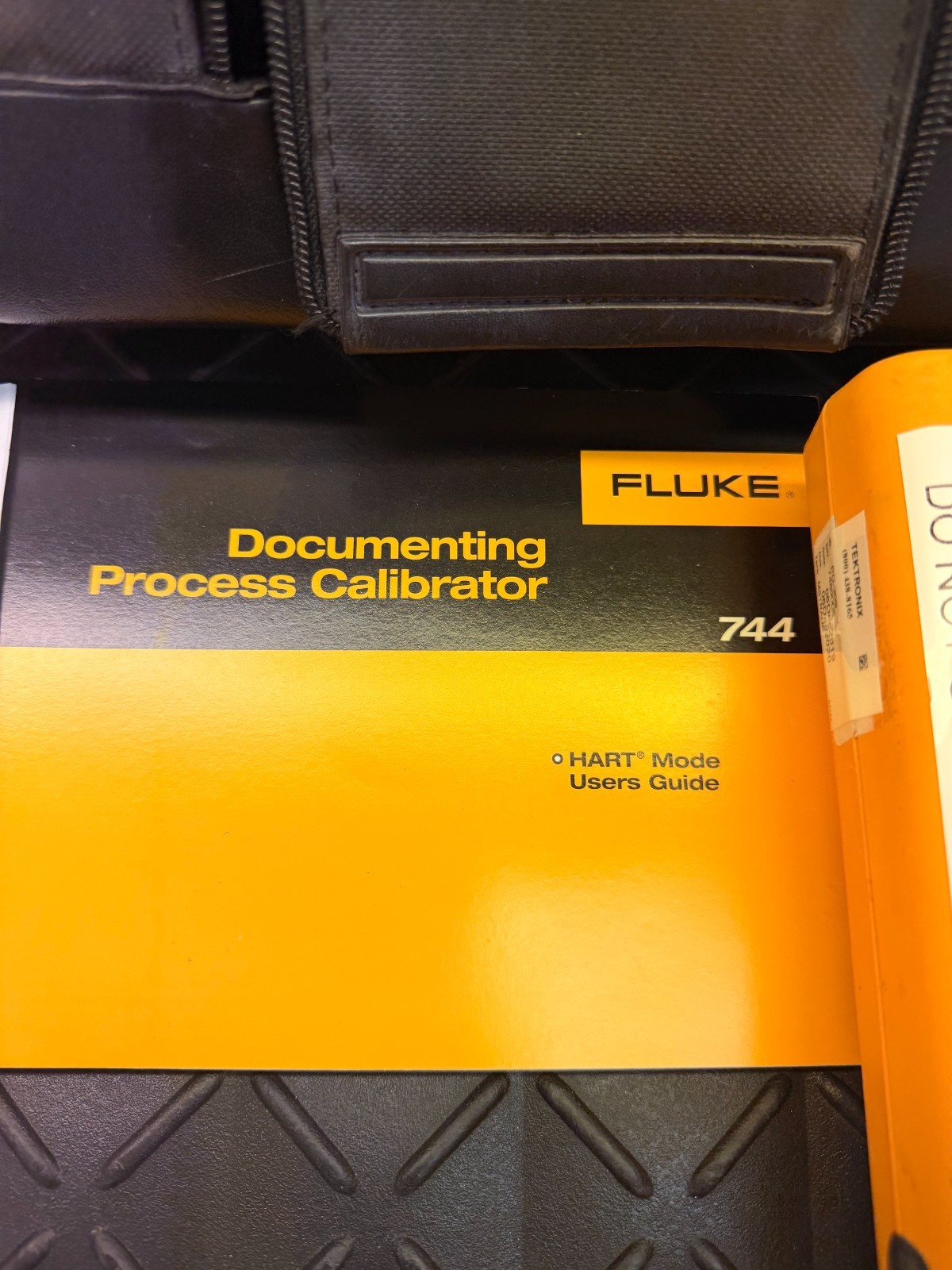 Fluke 744 Documenting Process Calibrator HART Case Manual Unit Only