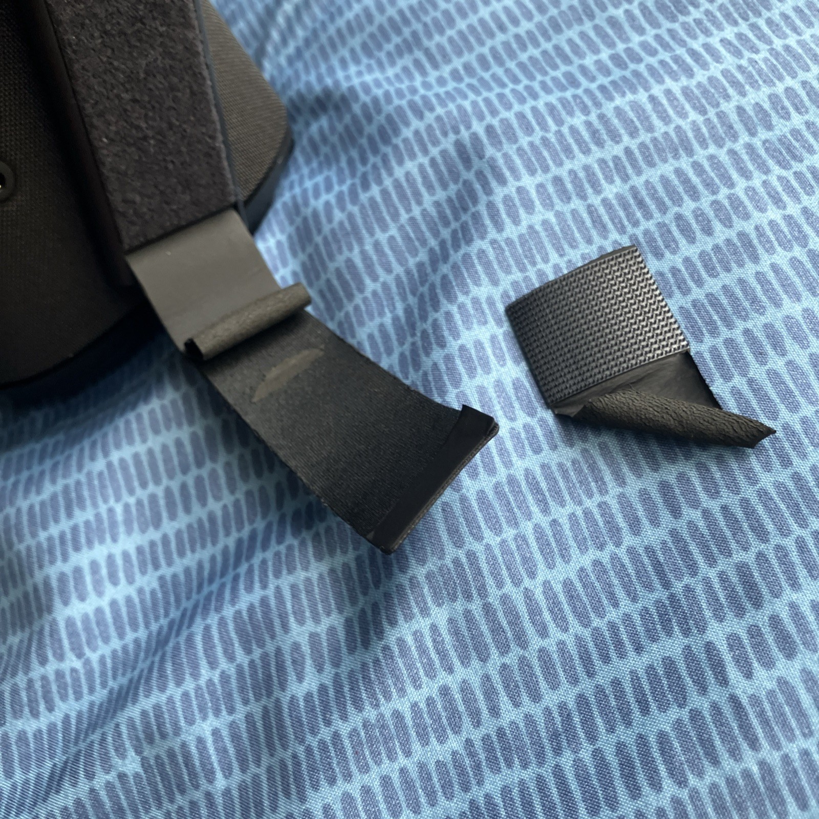 Meta Quest 1 Without Controllers Head strap Is Broken But Screen Is Fine